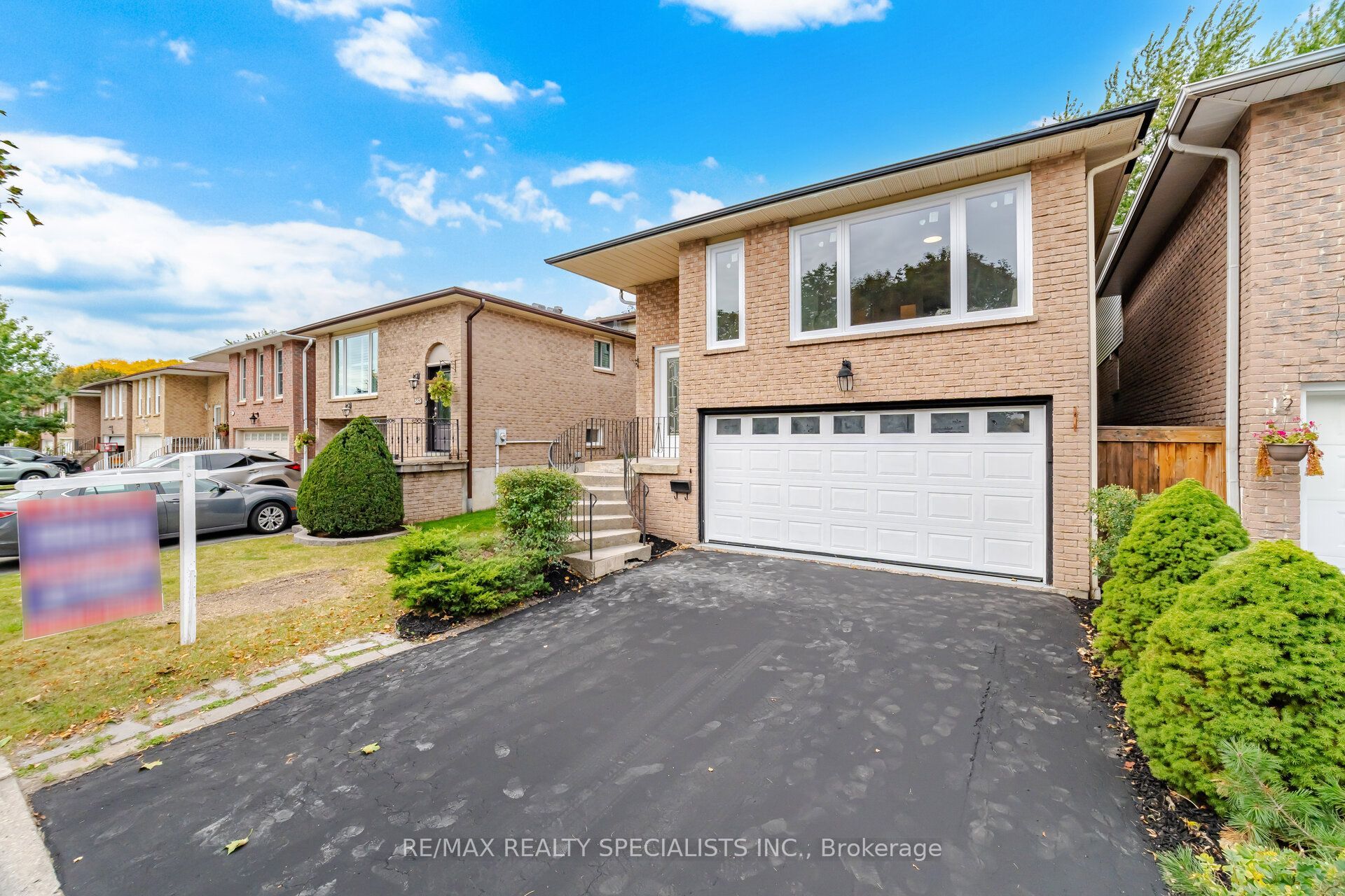 565 Hayward Crescent Property Photo 4