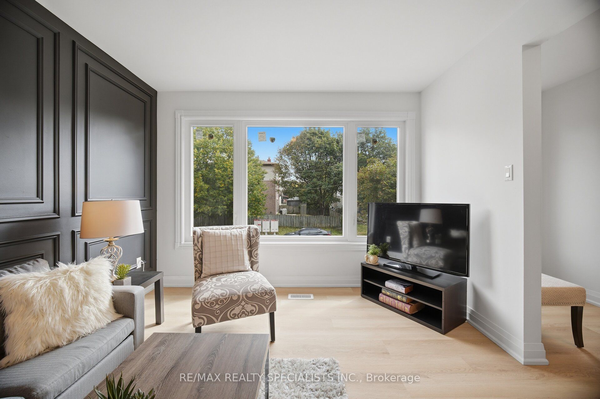 565 Hayward Crescent Property Photo 12