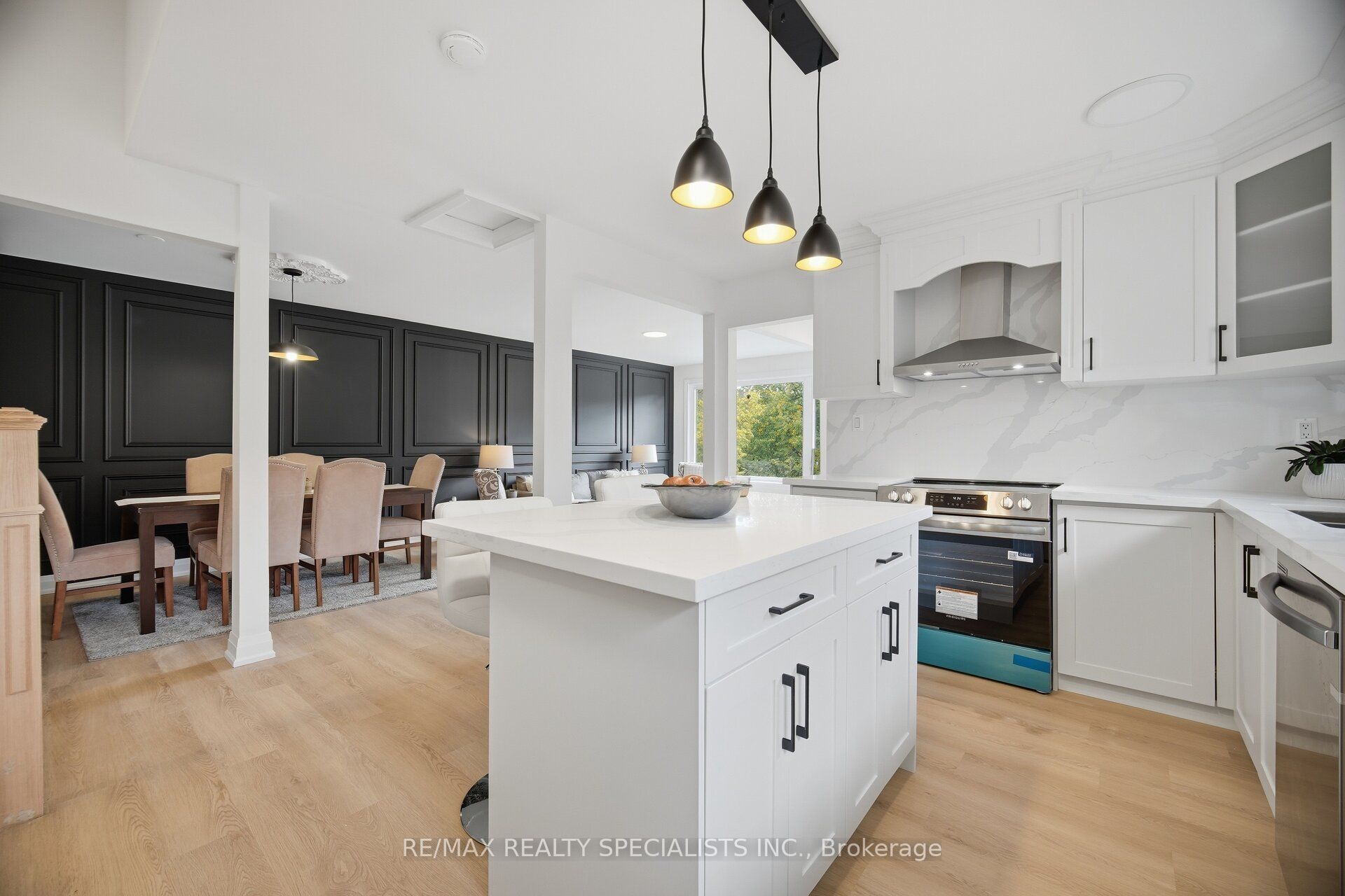 565 Hayward Crescent Property Photo 19