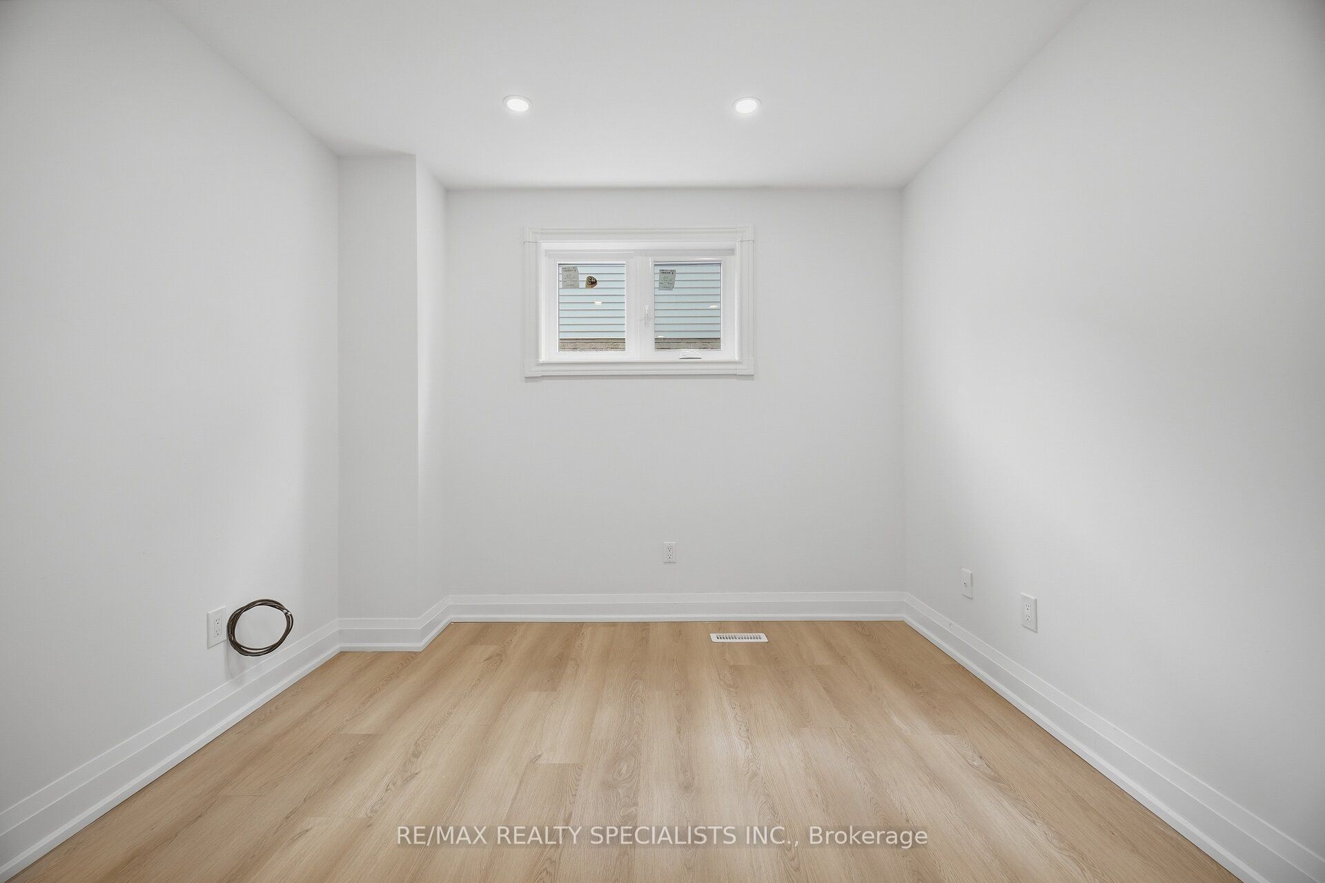 565 Hayward Crescent Property Photo 26