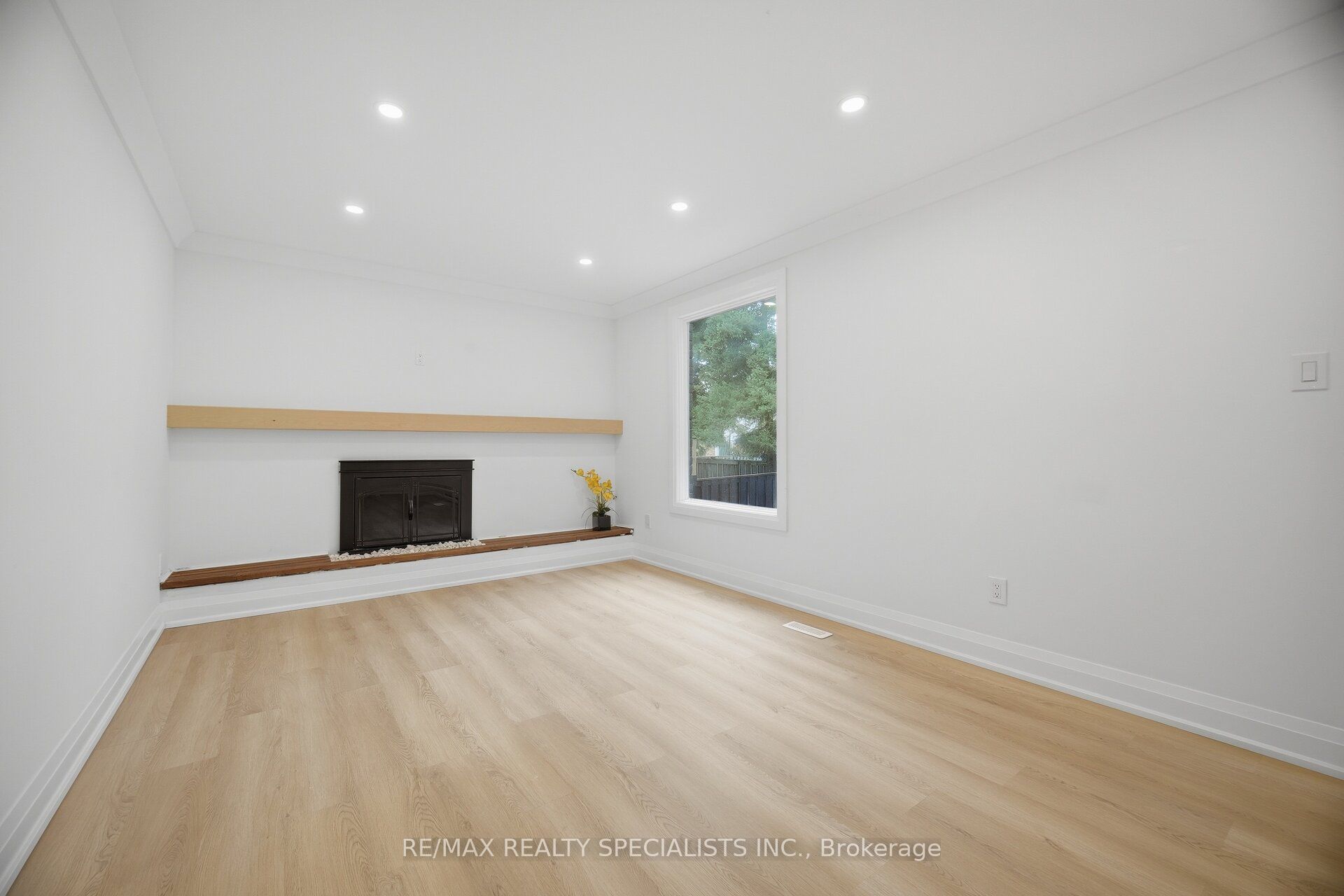 565 Hayward Crescent Property Photo 27