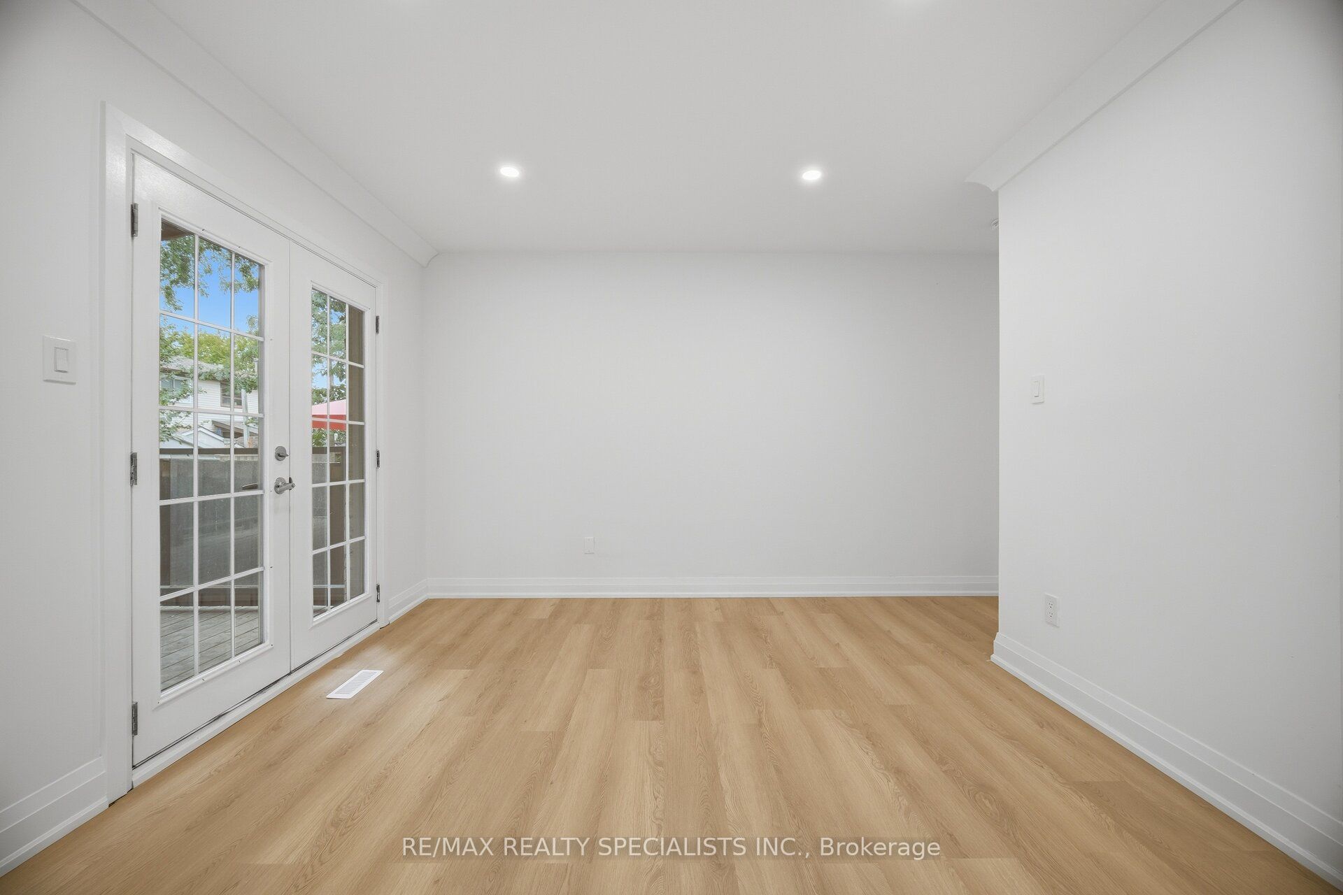 565 Hayward Crescent Property Photo 29