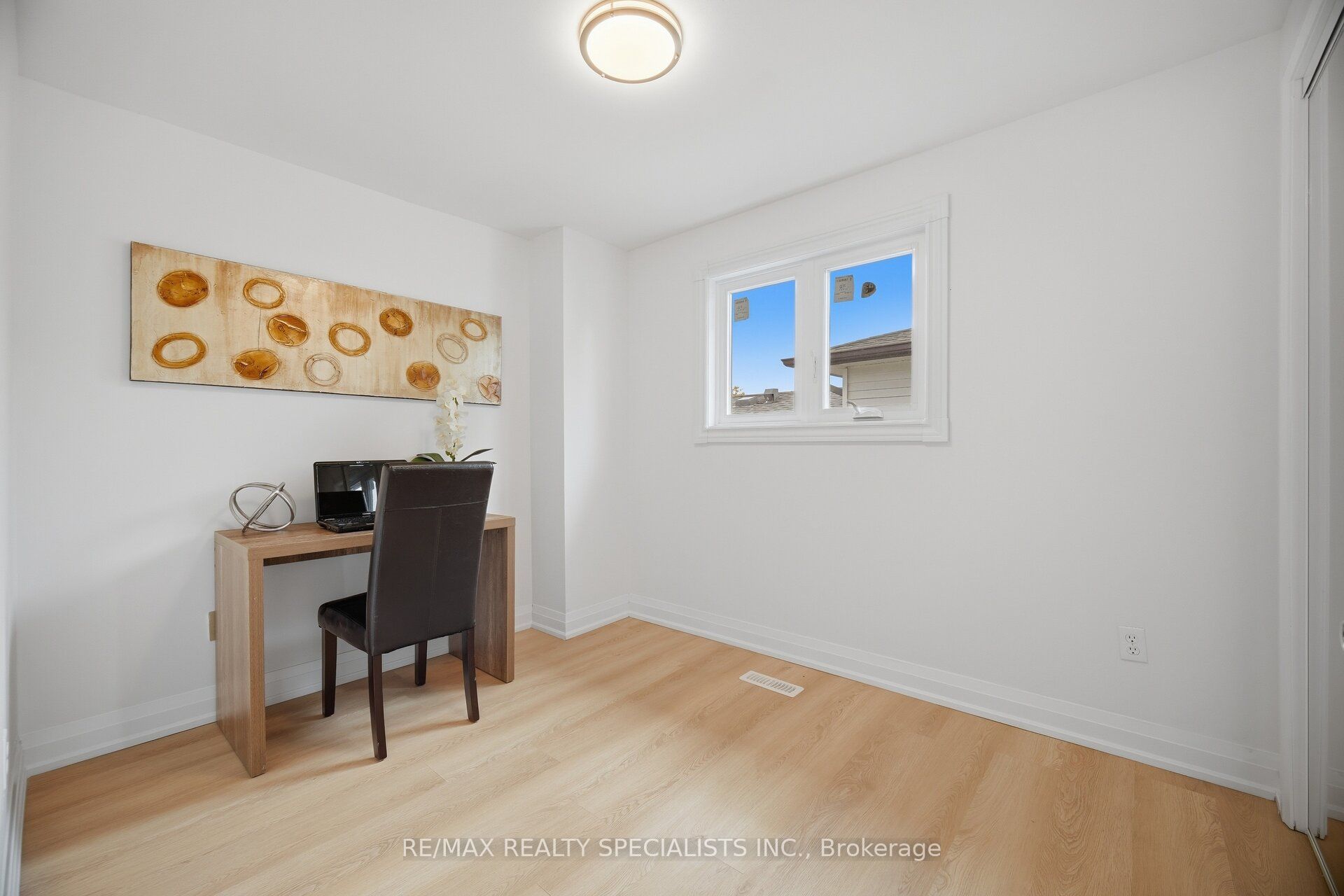 565 Hayward Crescent Property Photo 35