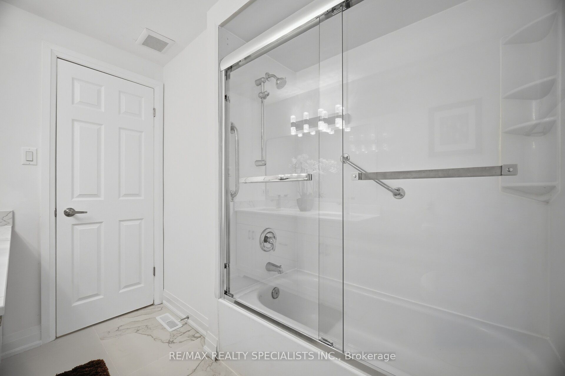565 Hayward Crescent Property Photo 37