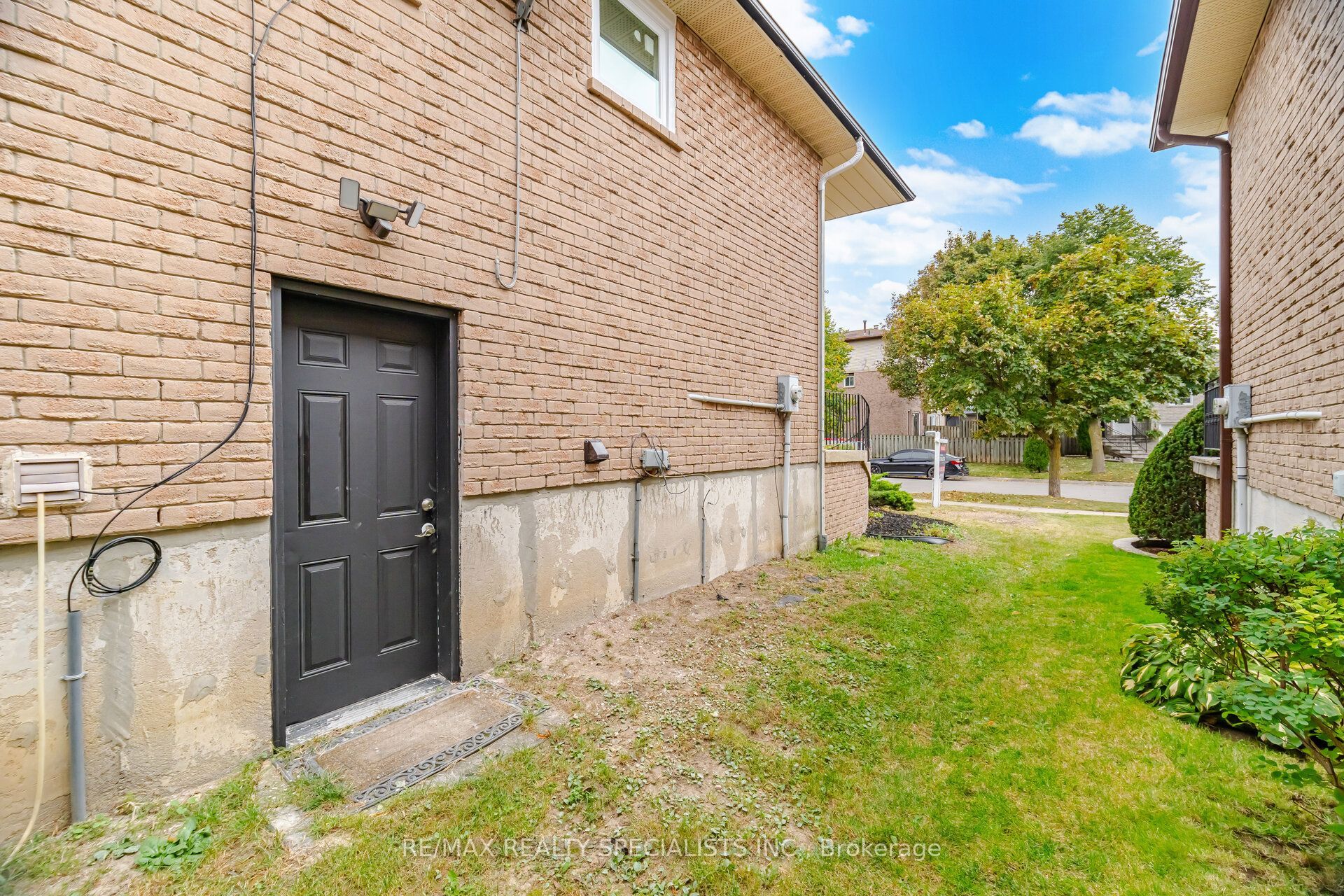 565 Hayward Crescent Property Photo 41