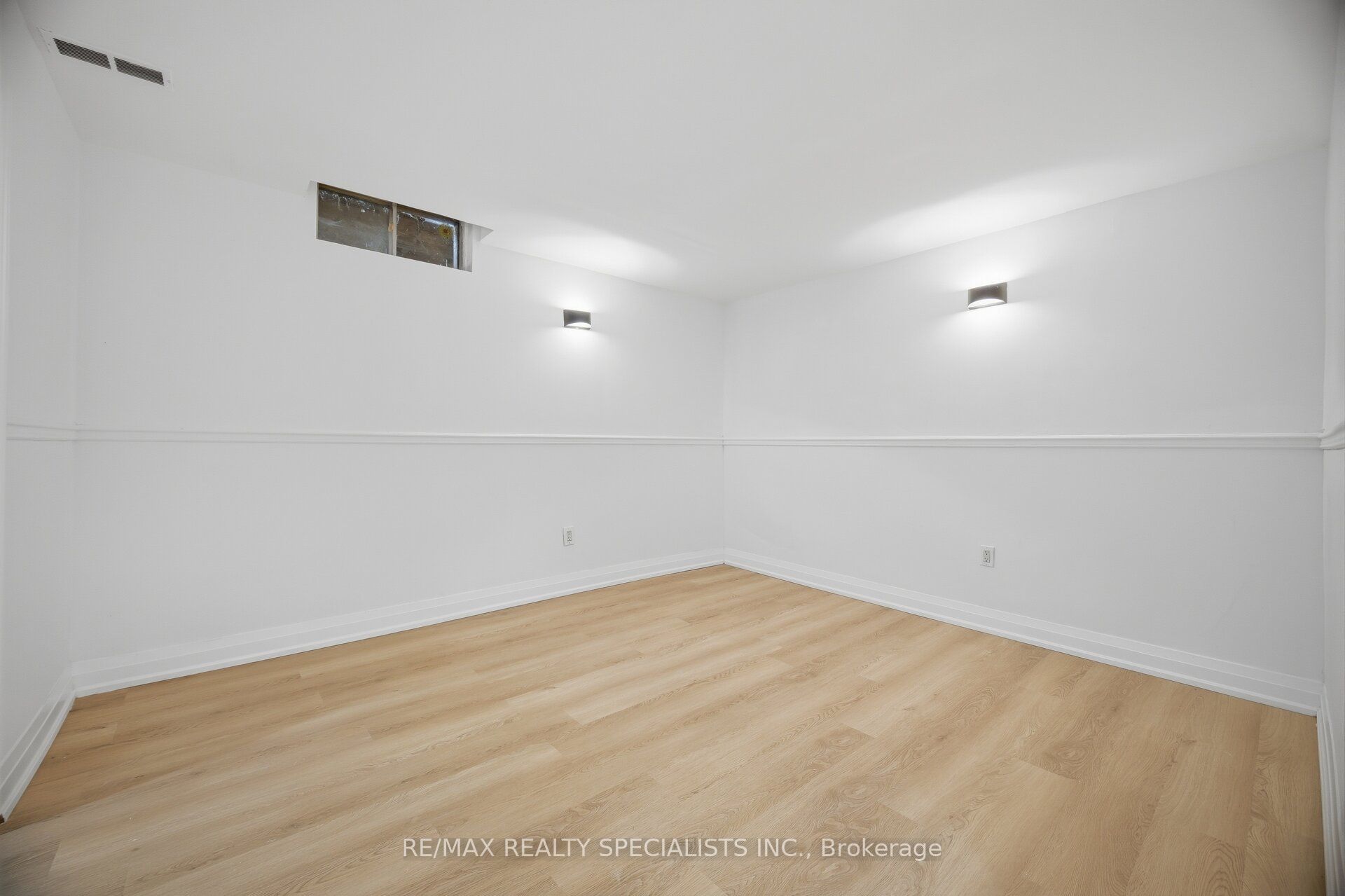 565 Hayward Crescent Property Photo 43