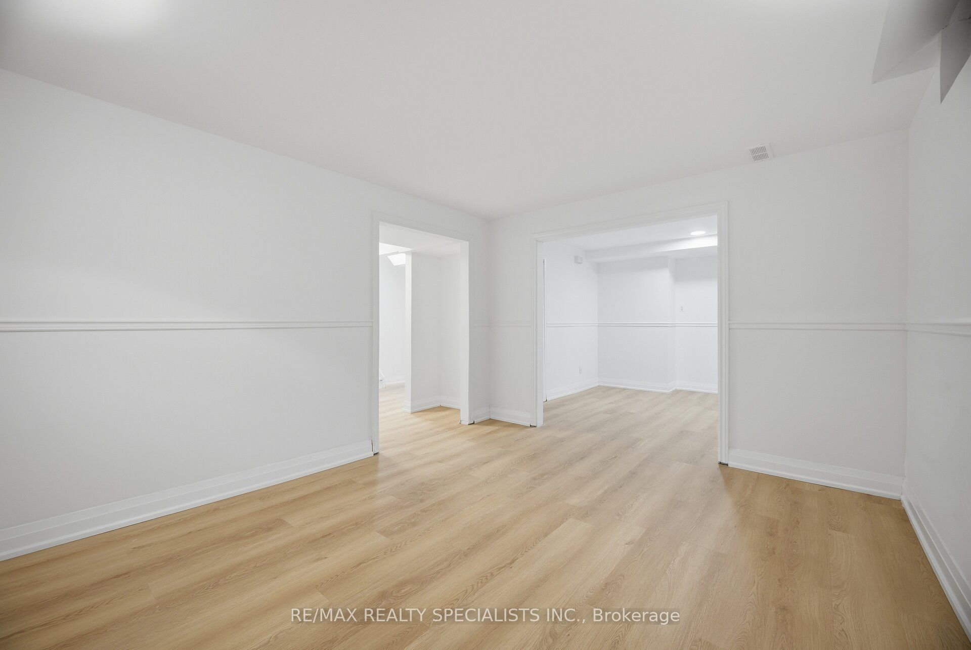 565 Hayward Crescent Property Photo 44