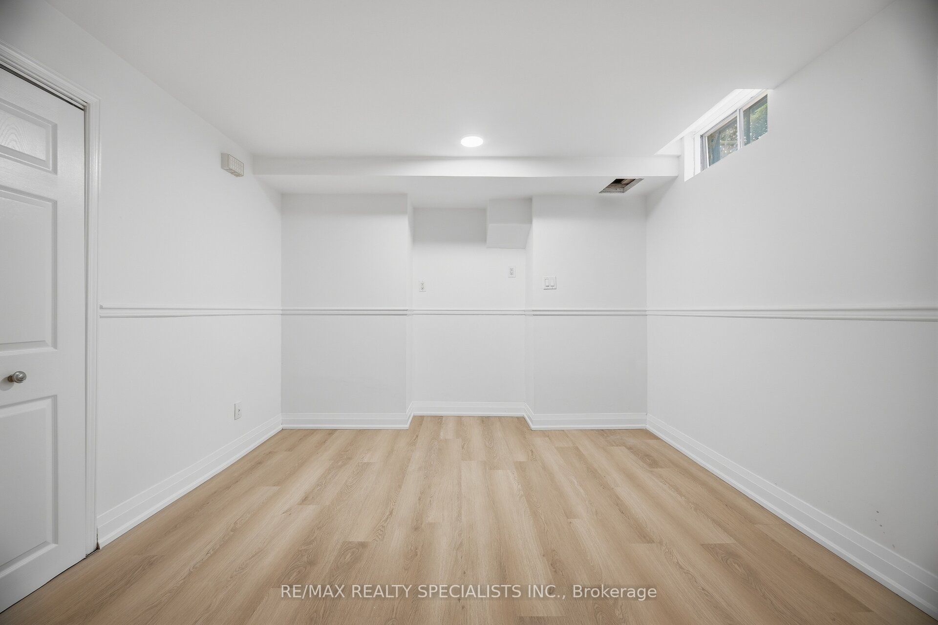 565 Hayward Crescent Property Photo 45