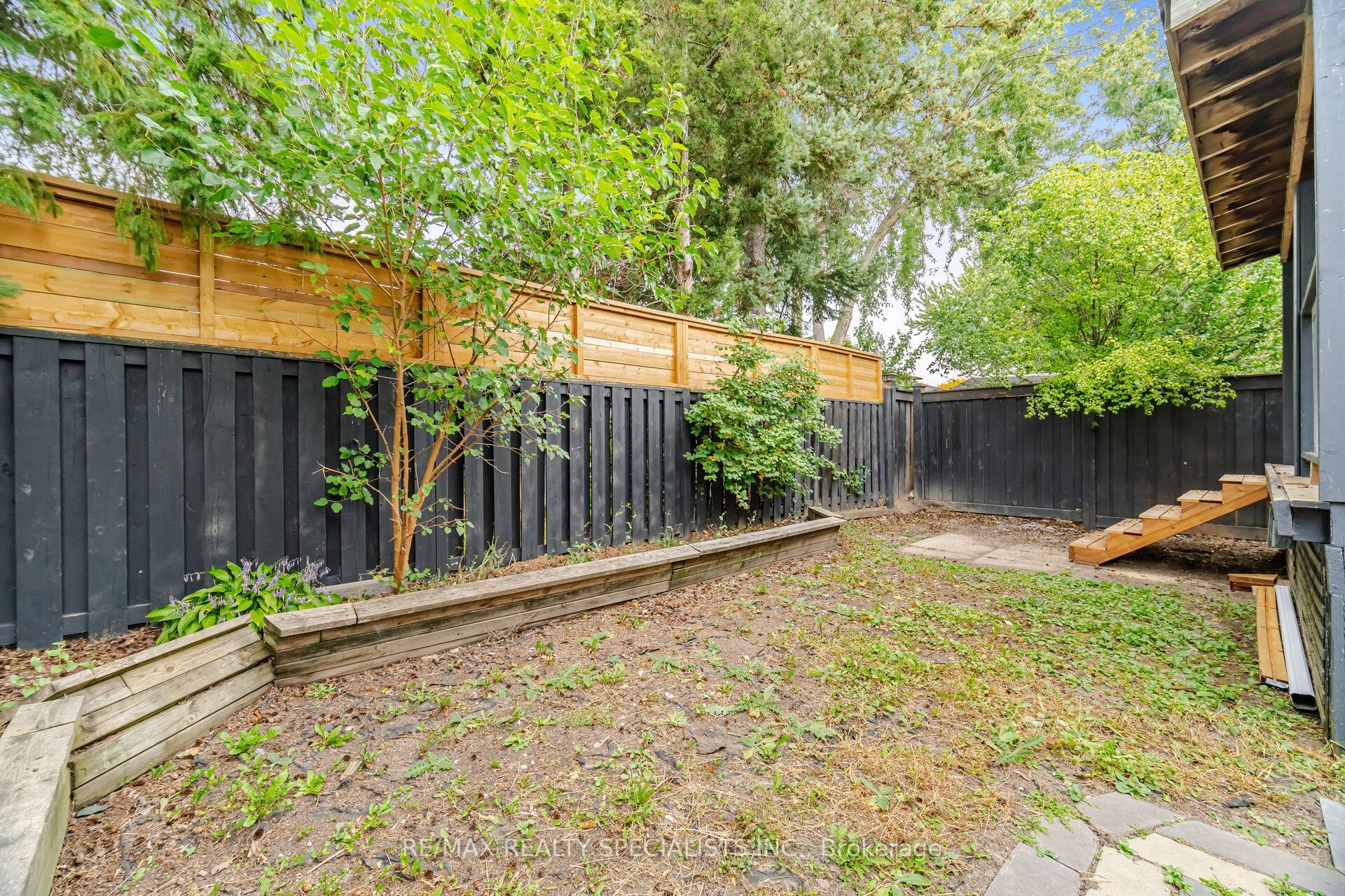 565 Hayward Crescent Property Photo 48