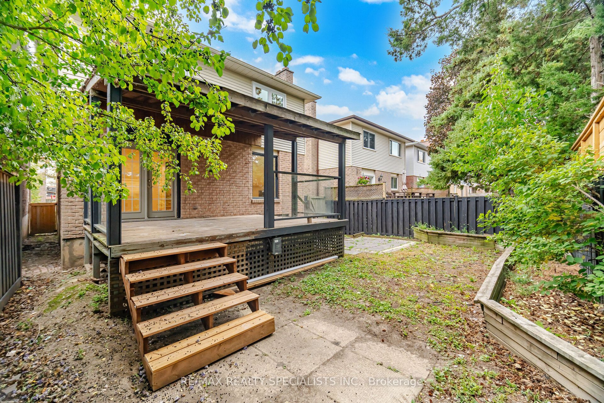 565 Hayward Crescent Property Photo 49