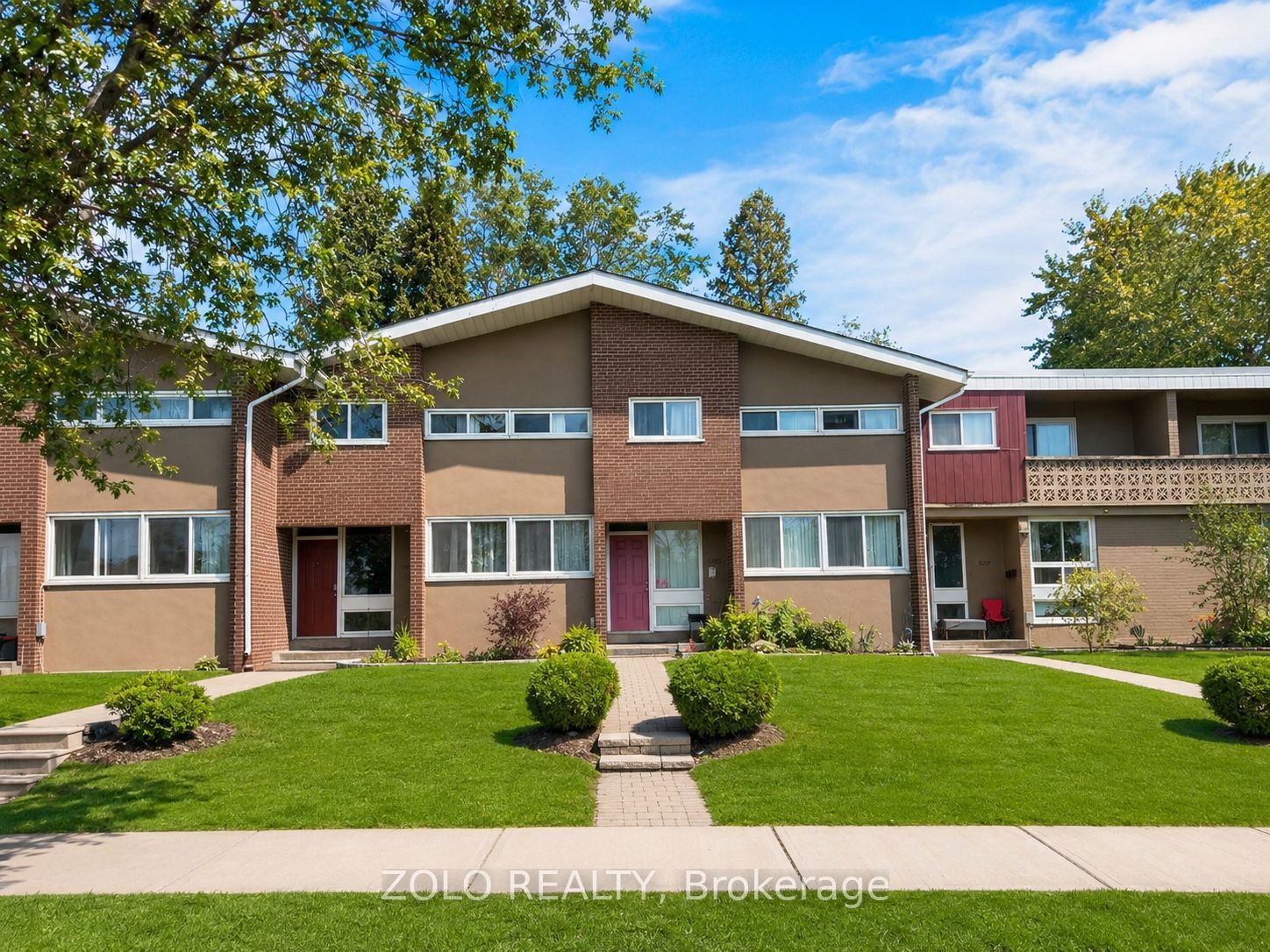 3250 The Credit Woodlands 16 Property Photo 1