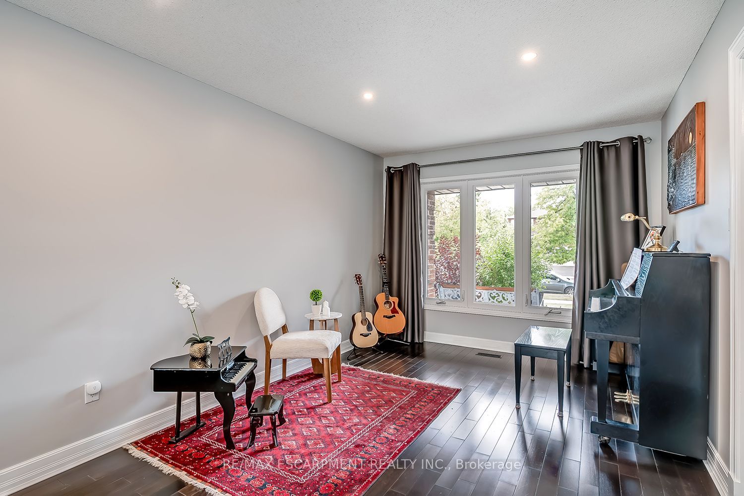 3163 Barwell Road Property Photo 6