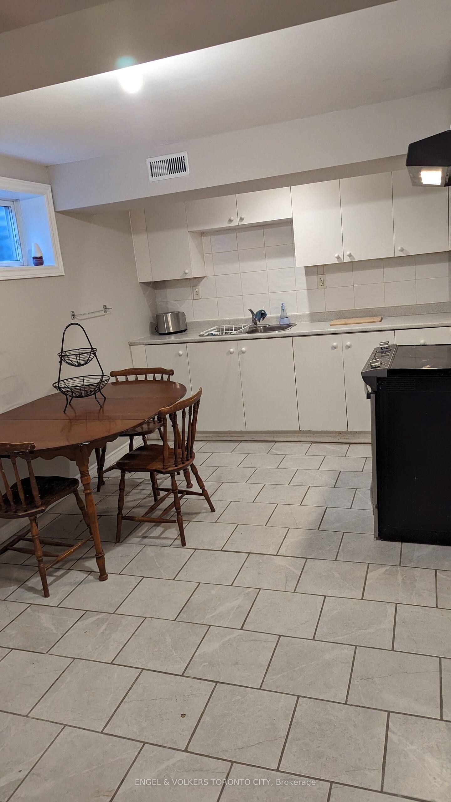 18 Elrose Road W B Property Photo 1