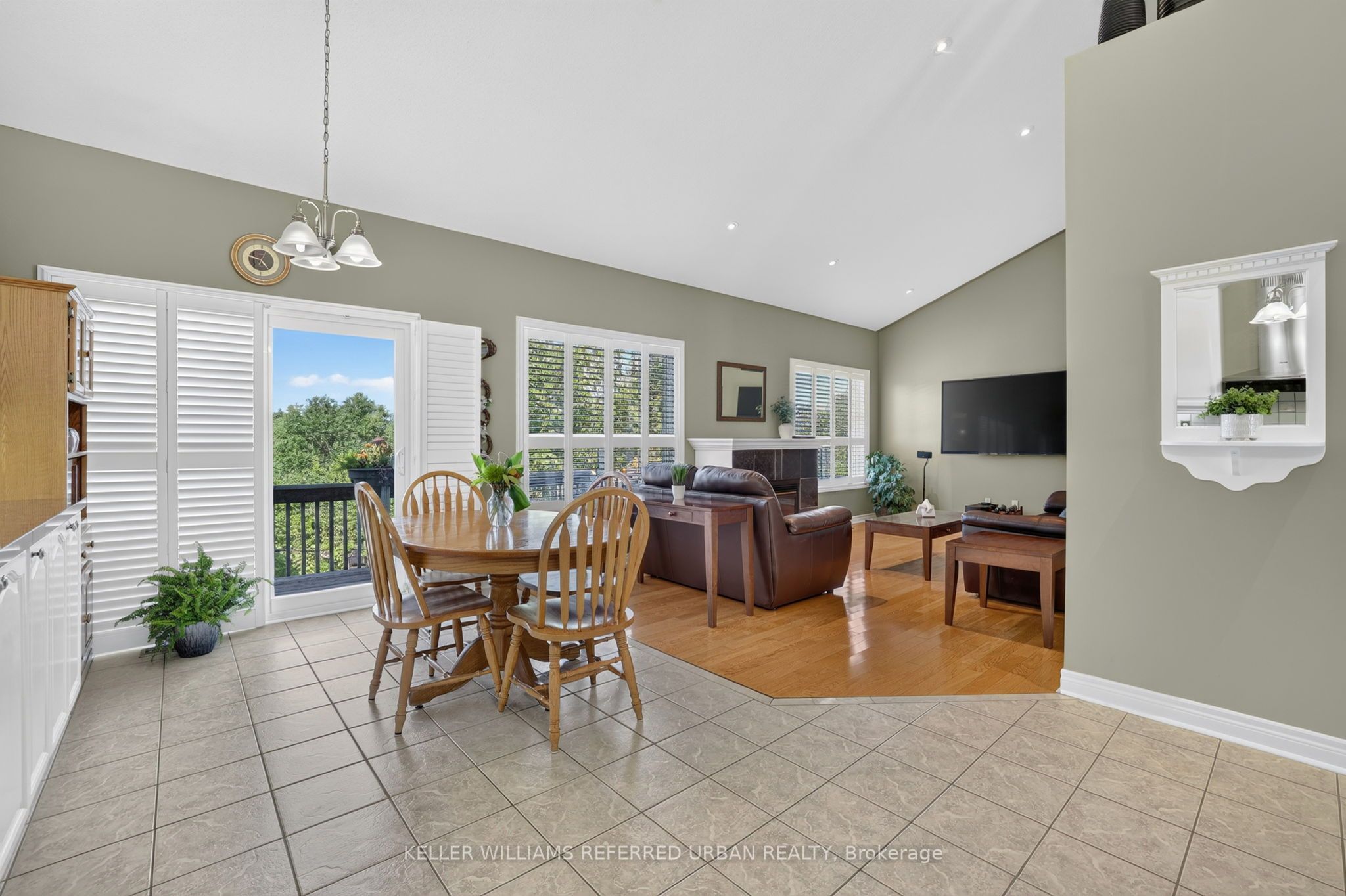 27 Summer Valley Drive Property Photo 14
