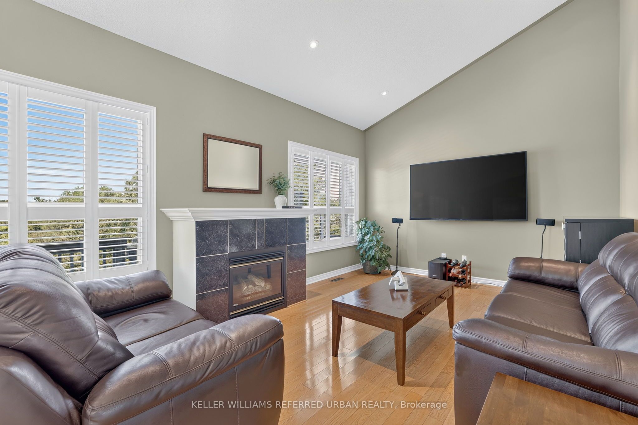 27 Summer Valley Drive Property Photo 15
