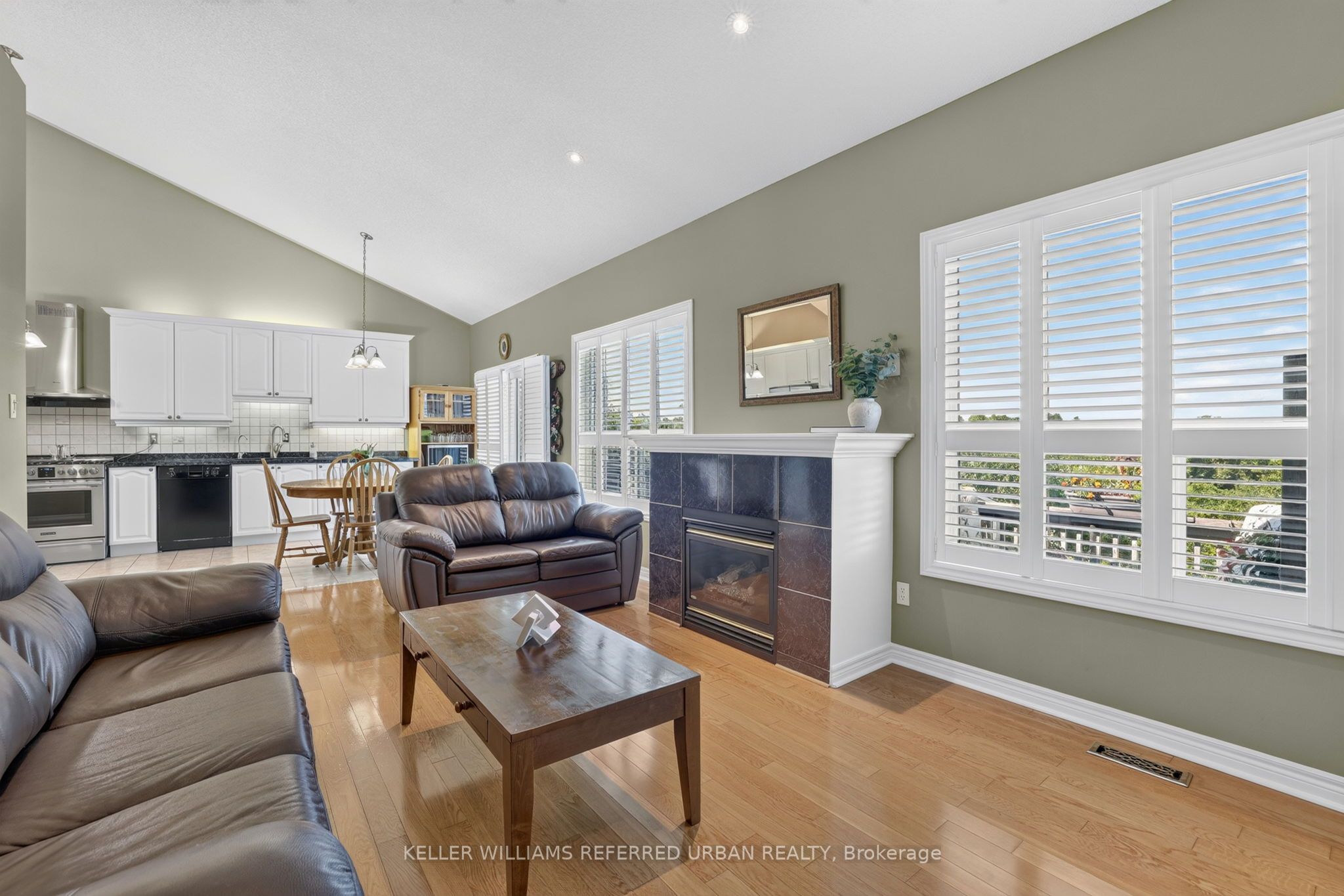 27 Summer Valley Drive Property Photo 16