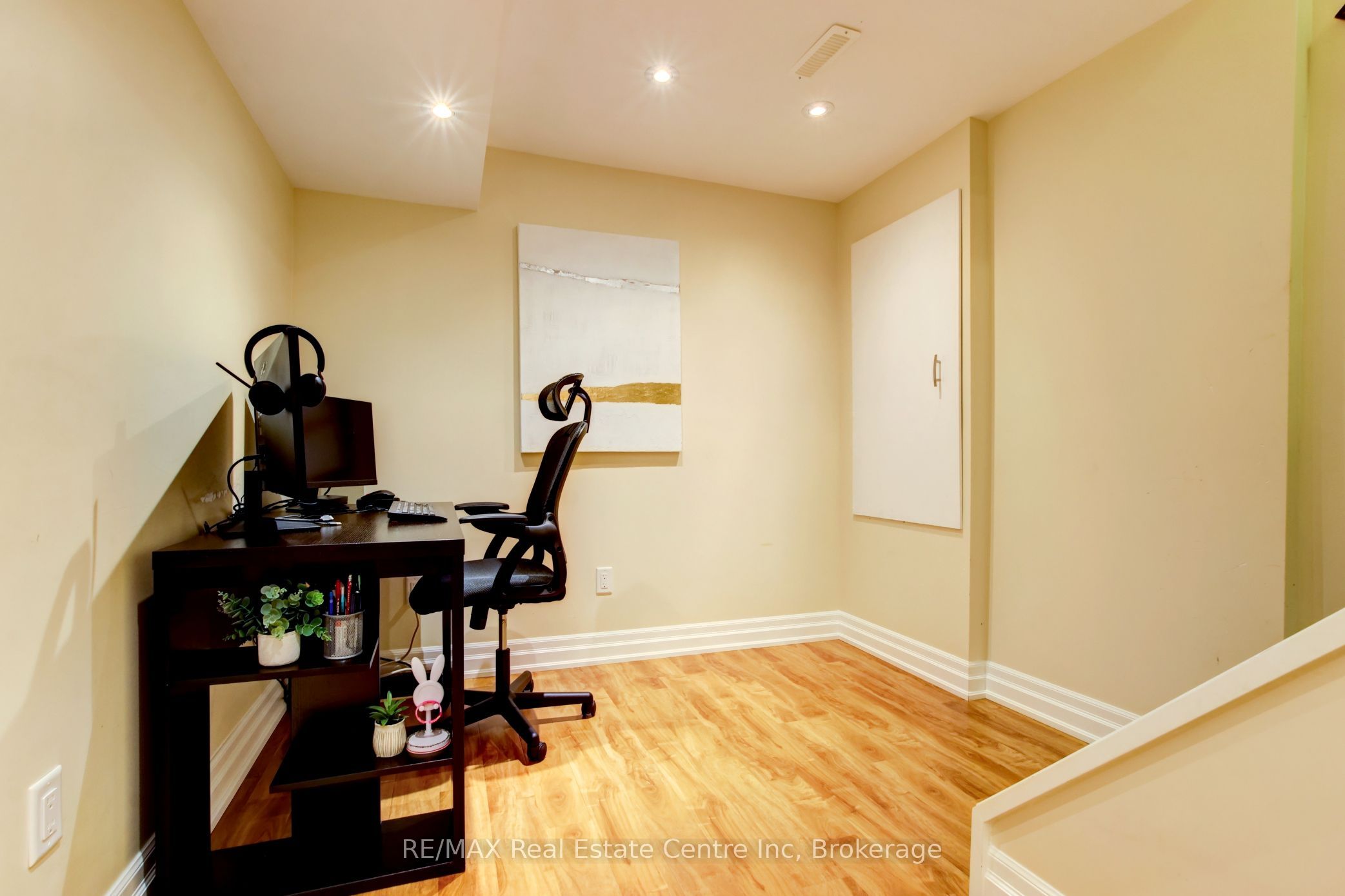 52 Bardoe Crescent Property Photo 34