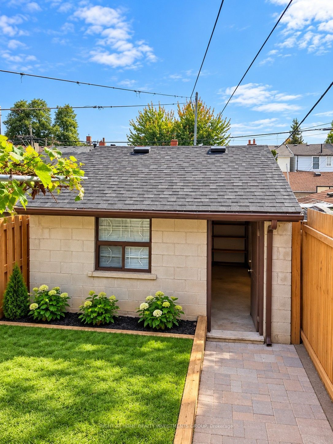 242 Silverthorn Avenue Property Photo 4