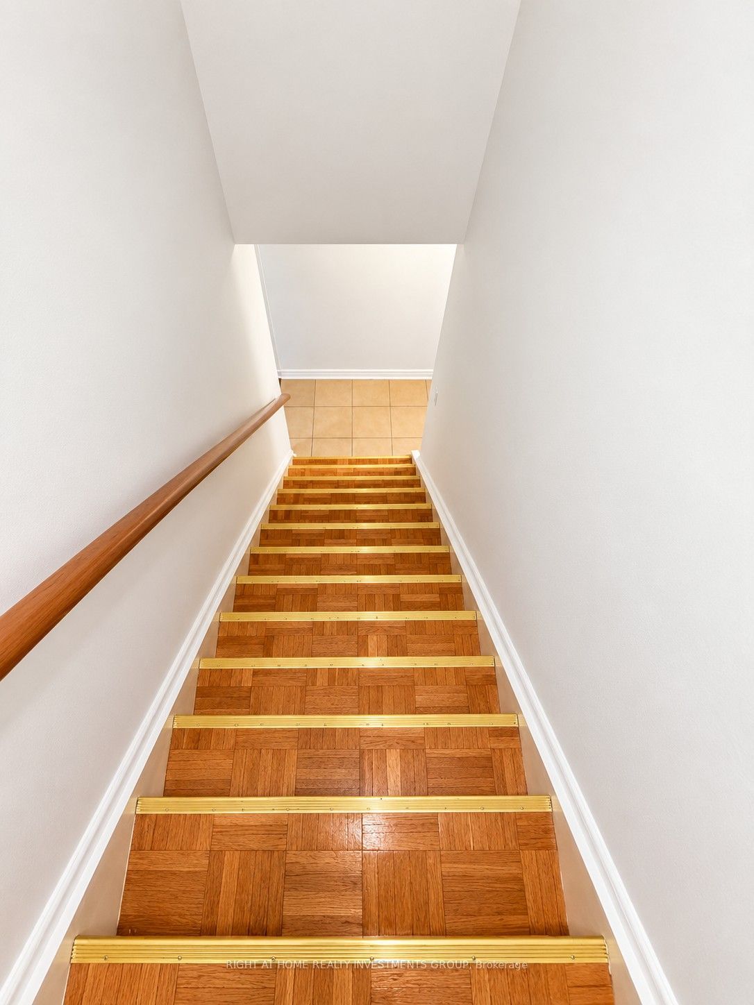 242 Silverthorn Avenue Property Photo 6