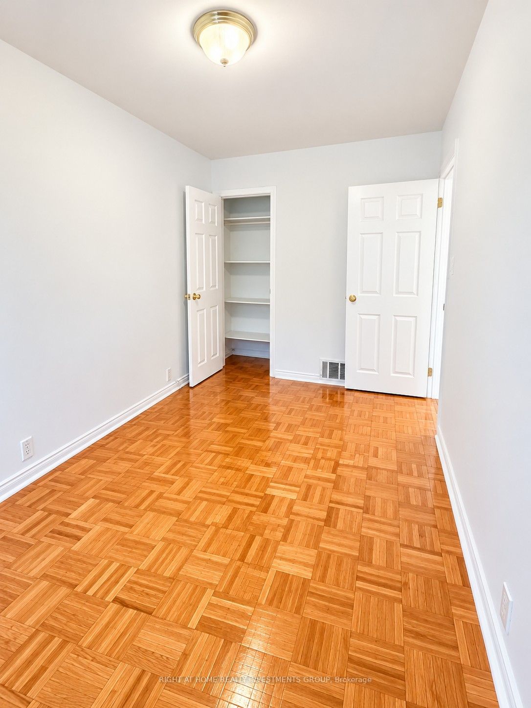 242 Silverthorn Avenue Property Photo 10