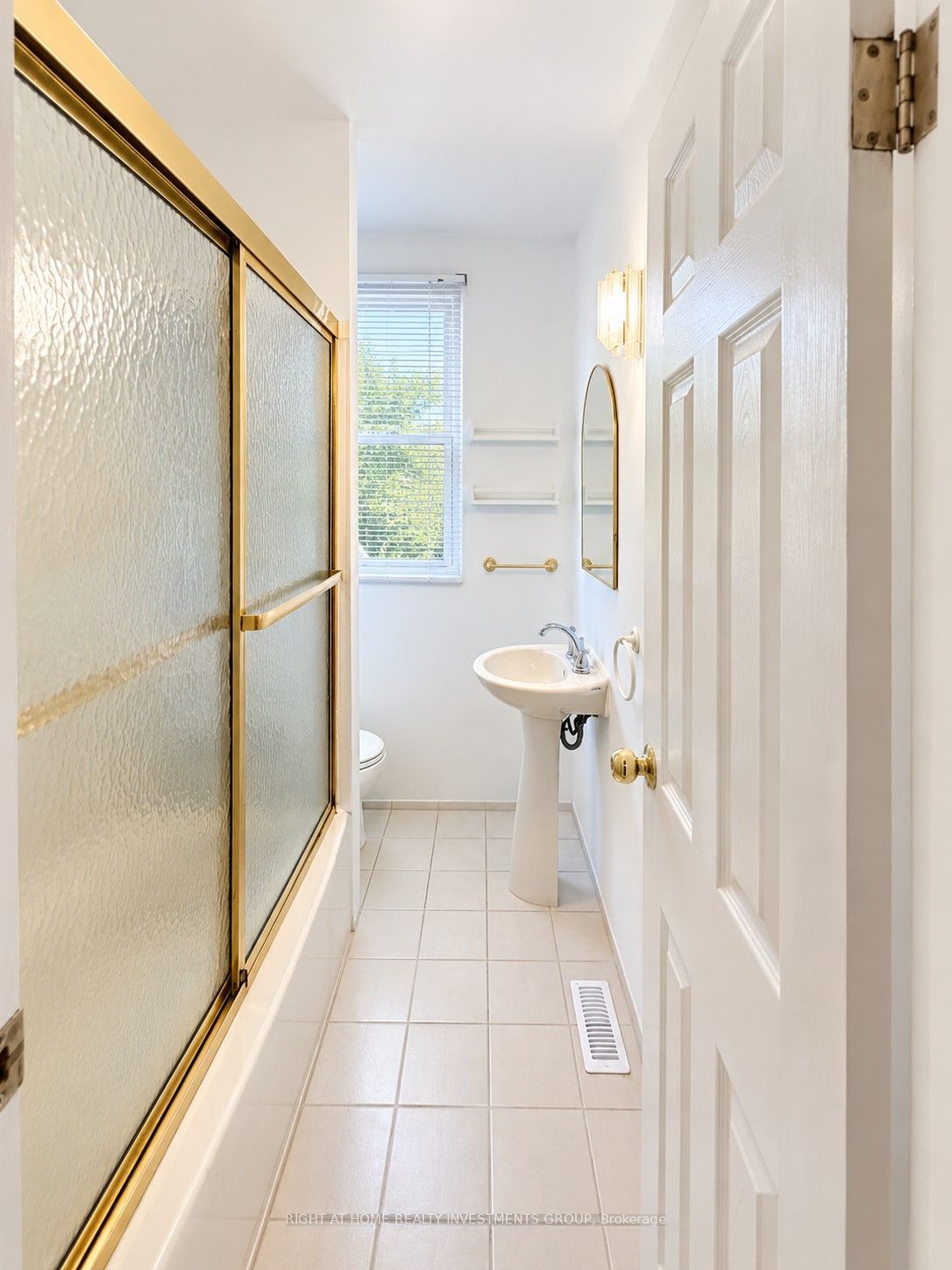 242 Silverthorn Avenue Property Photo 12