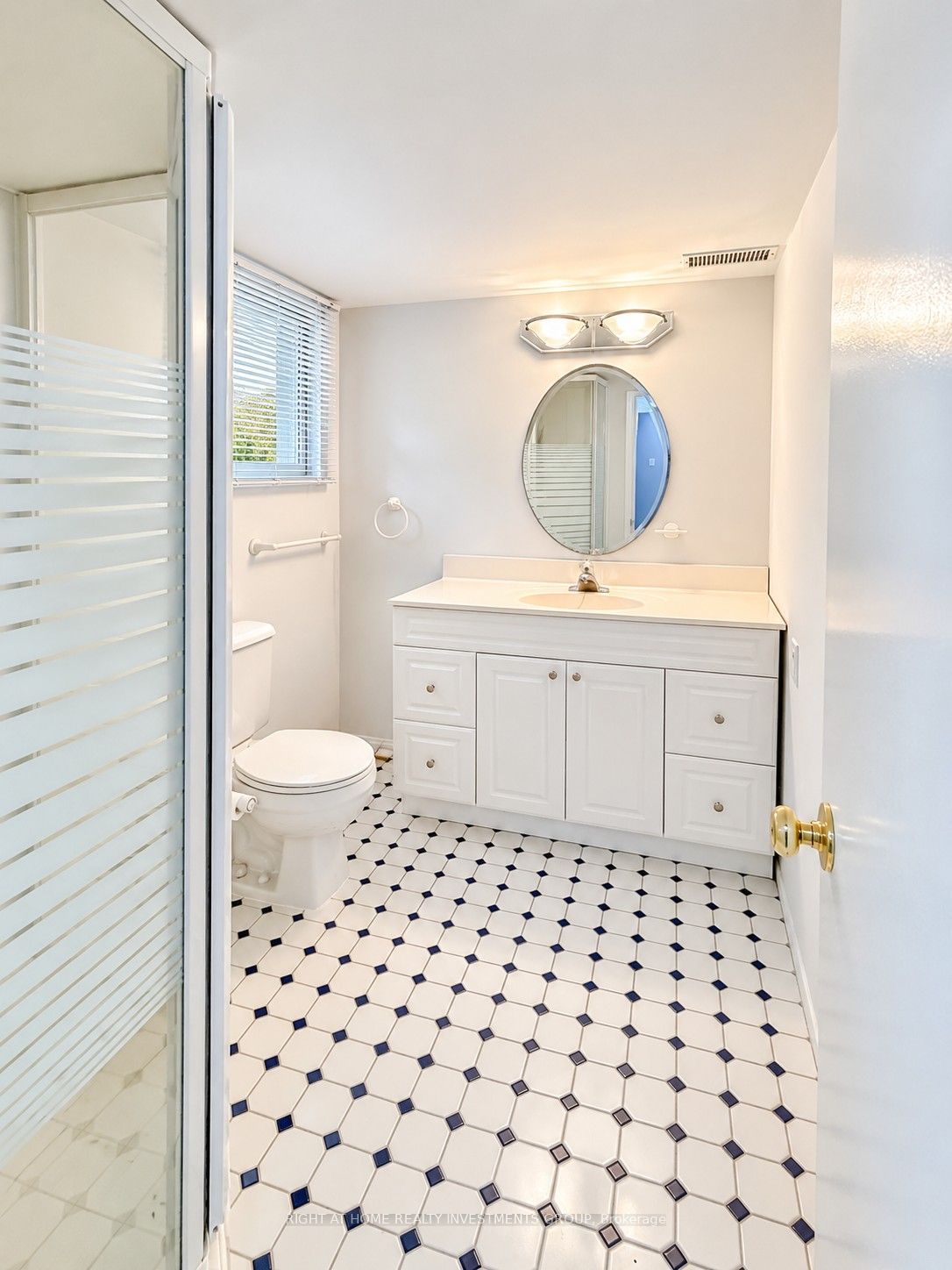 242 Silverthorn Avenue Property Photo 13