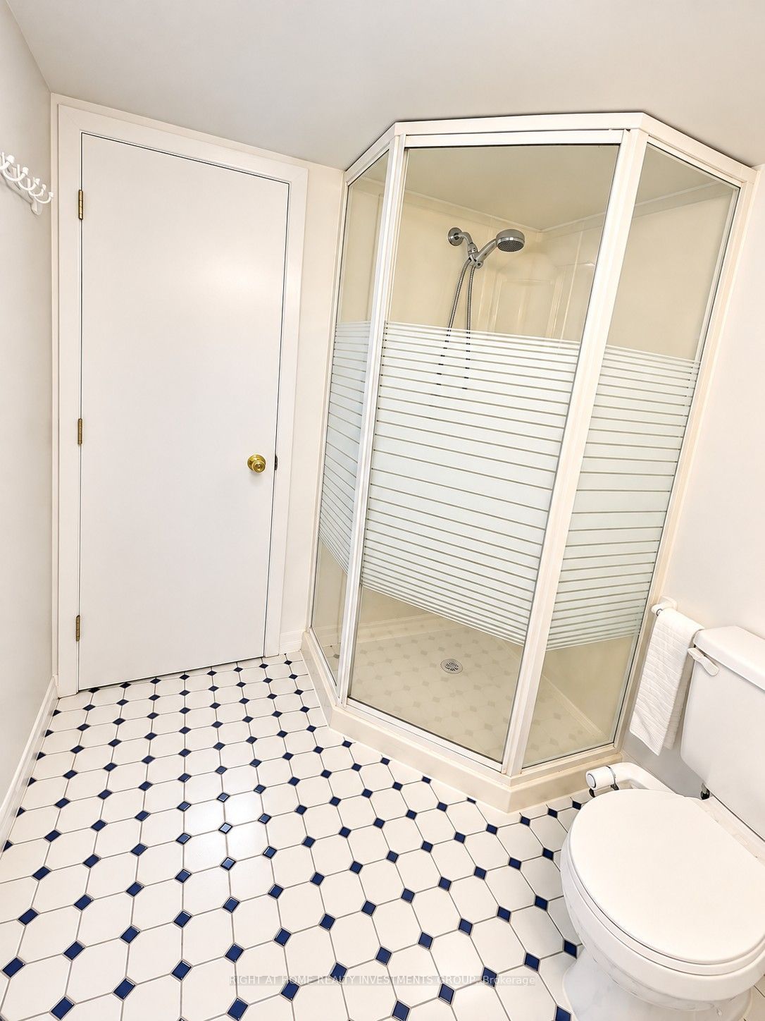 242 Silverthorn Avenue Property Photo 14