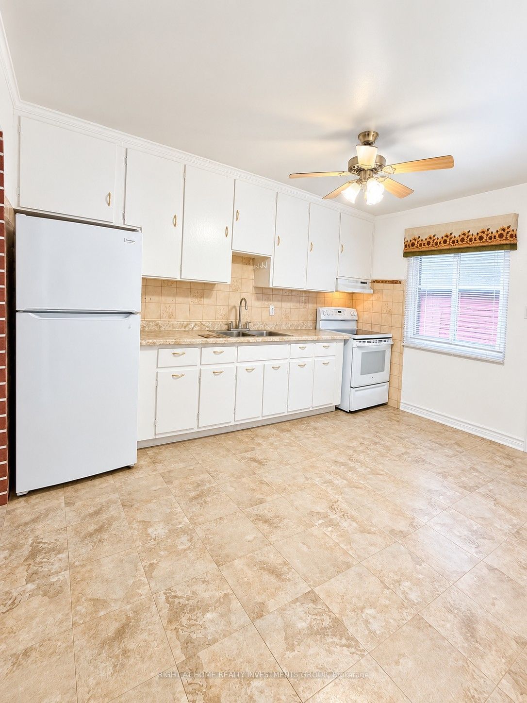 242 Silverthorn Avenue Property Photo 22