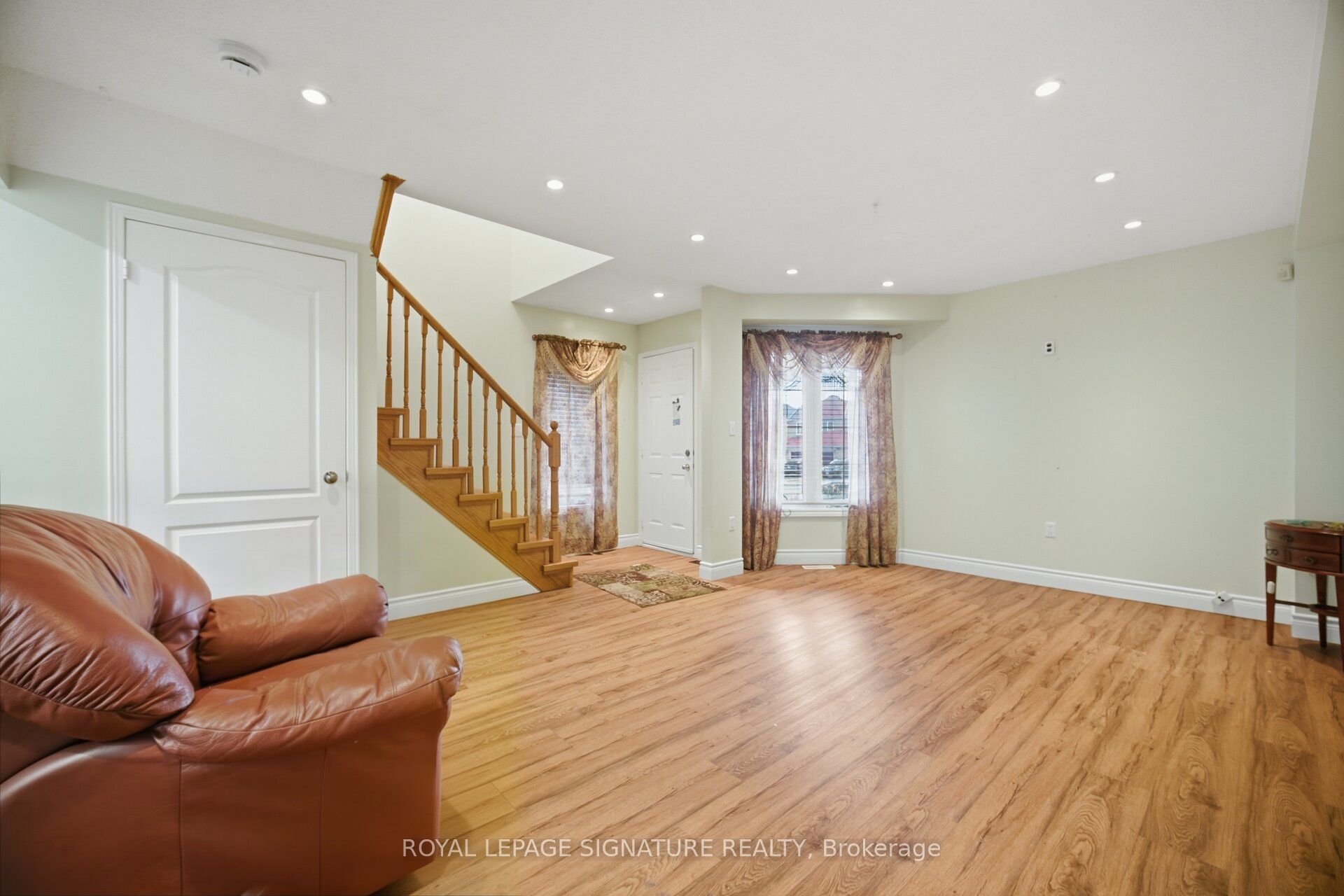 213 Fernforest Drive Property Photo 7