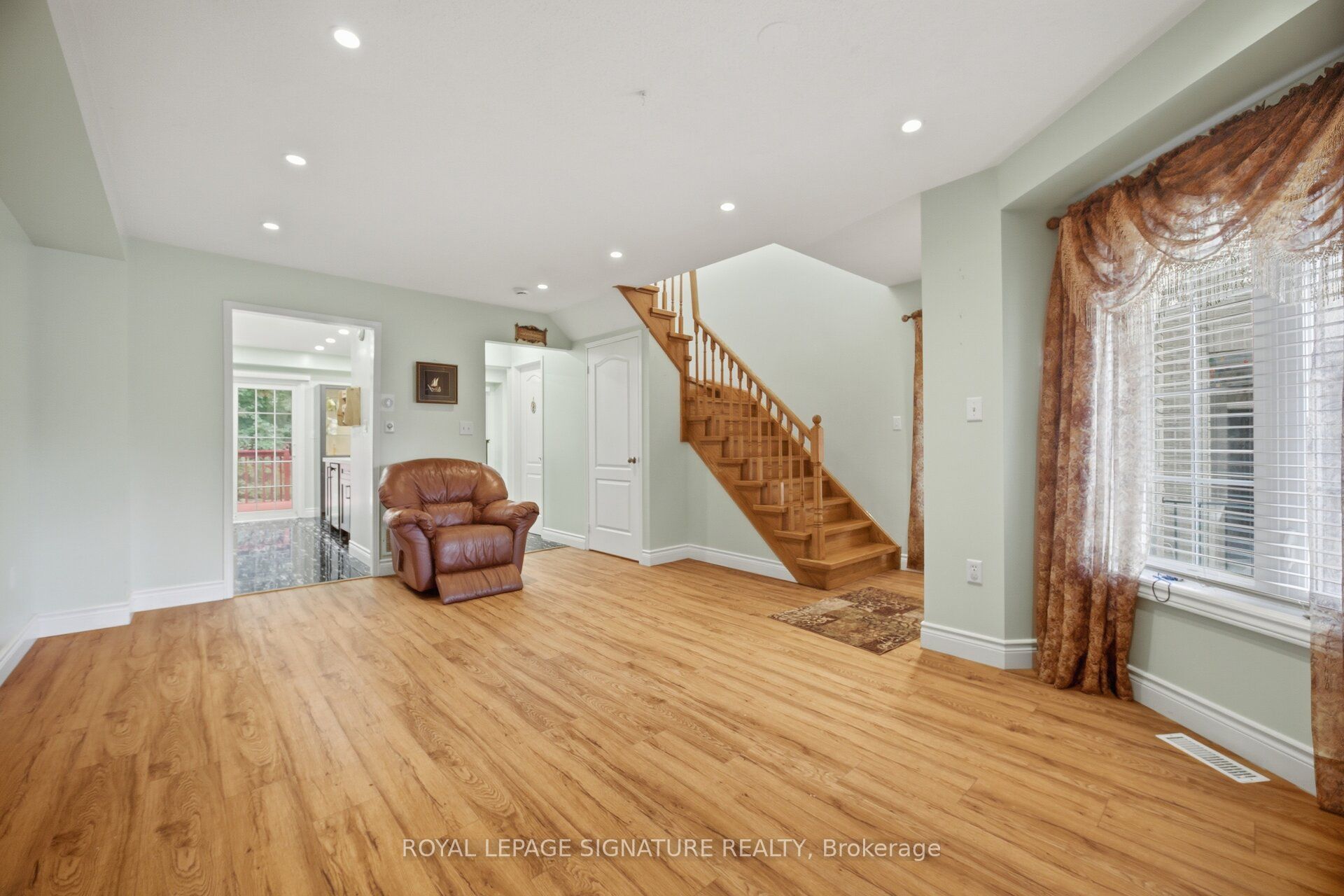 213 Fernforest Drive Property Photo 8