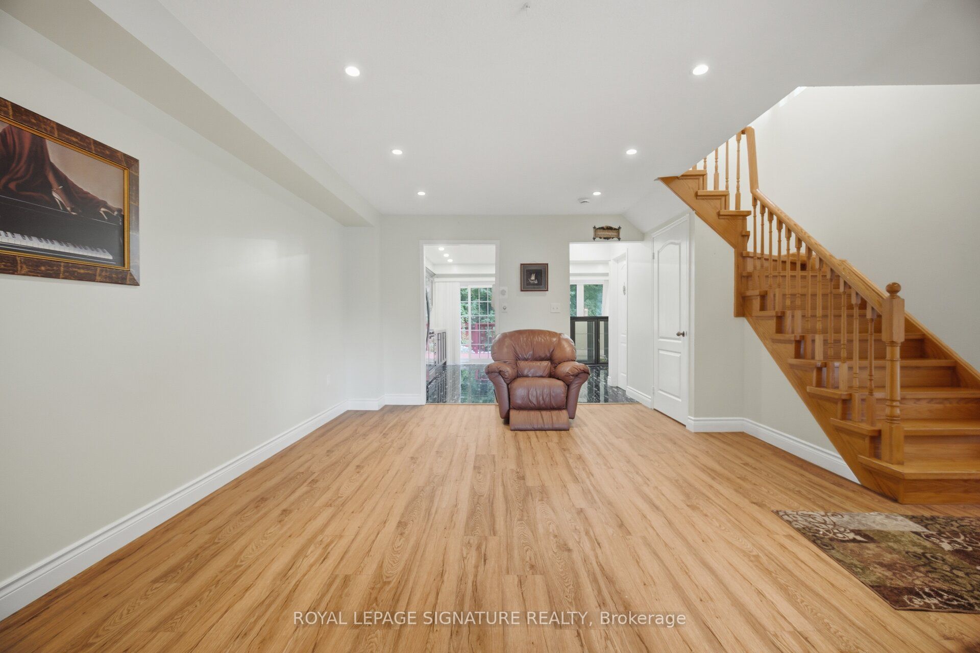 213 Fernforest Drive Property Photo 9