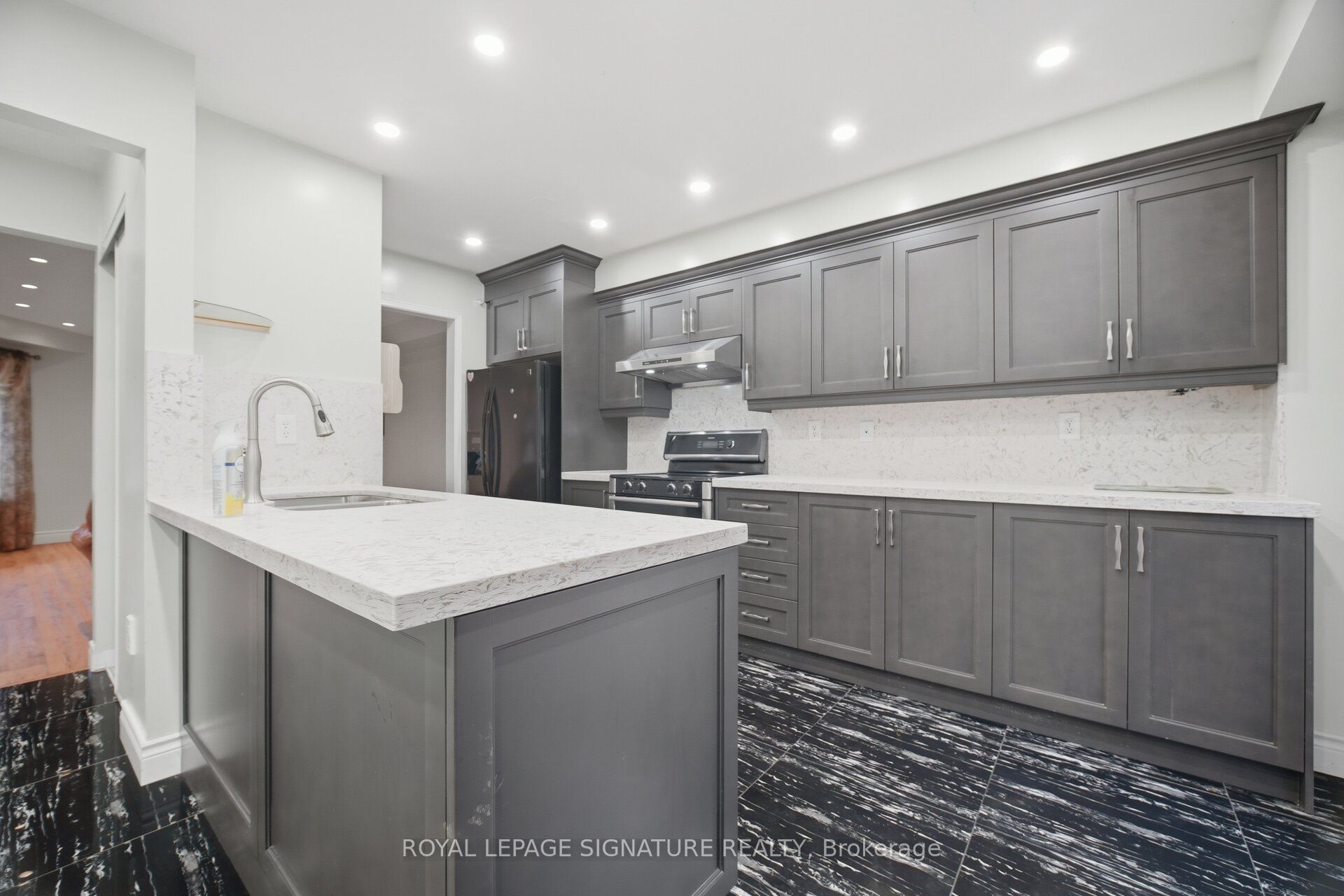 213 Fernforest Drive Property Photo 10