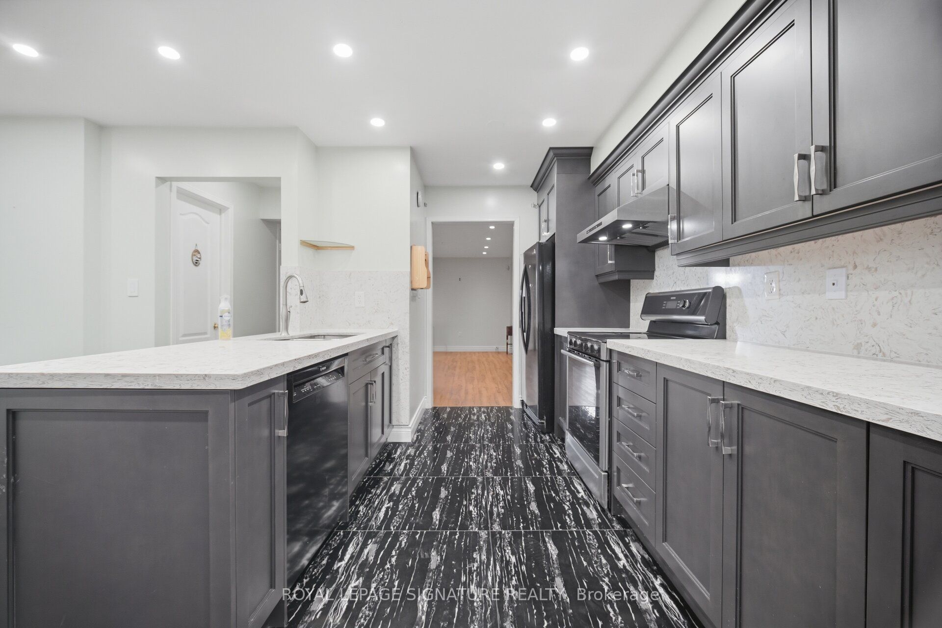 213 Fernforest Drive Property Photo 11