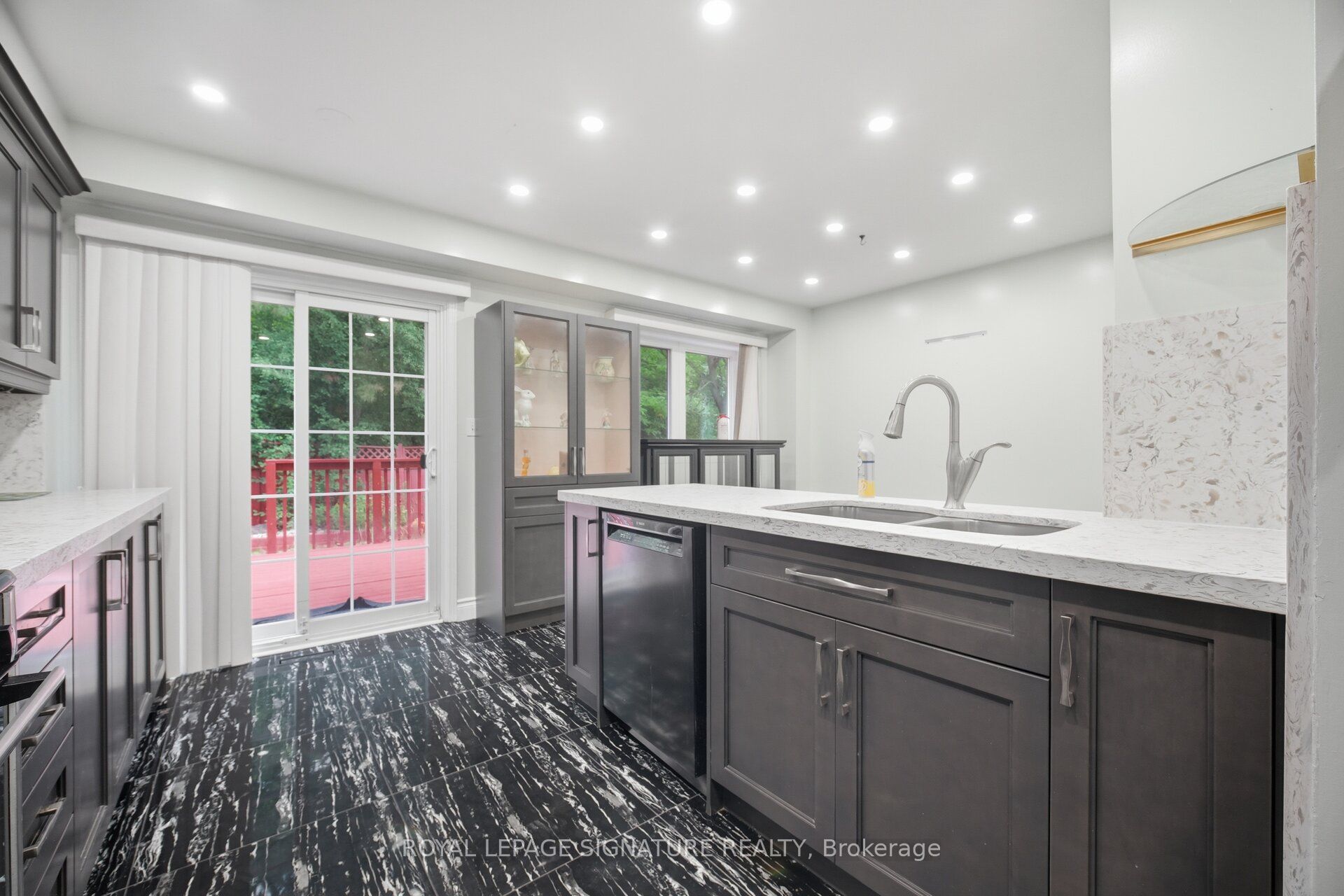 213 Fernforest Drive Property Photo 14