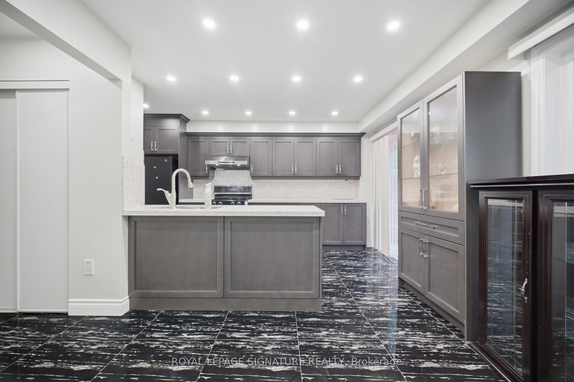 213 Fernforest Drive Property Photo 15