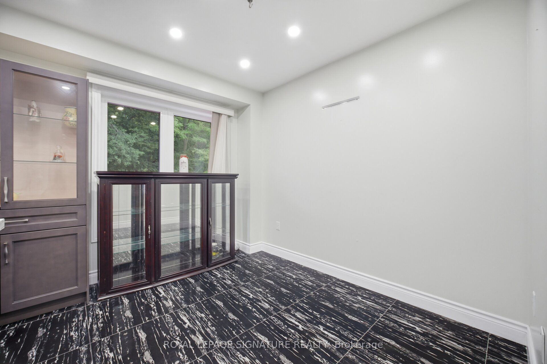 213 Fernforest Drive Property Photo 16