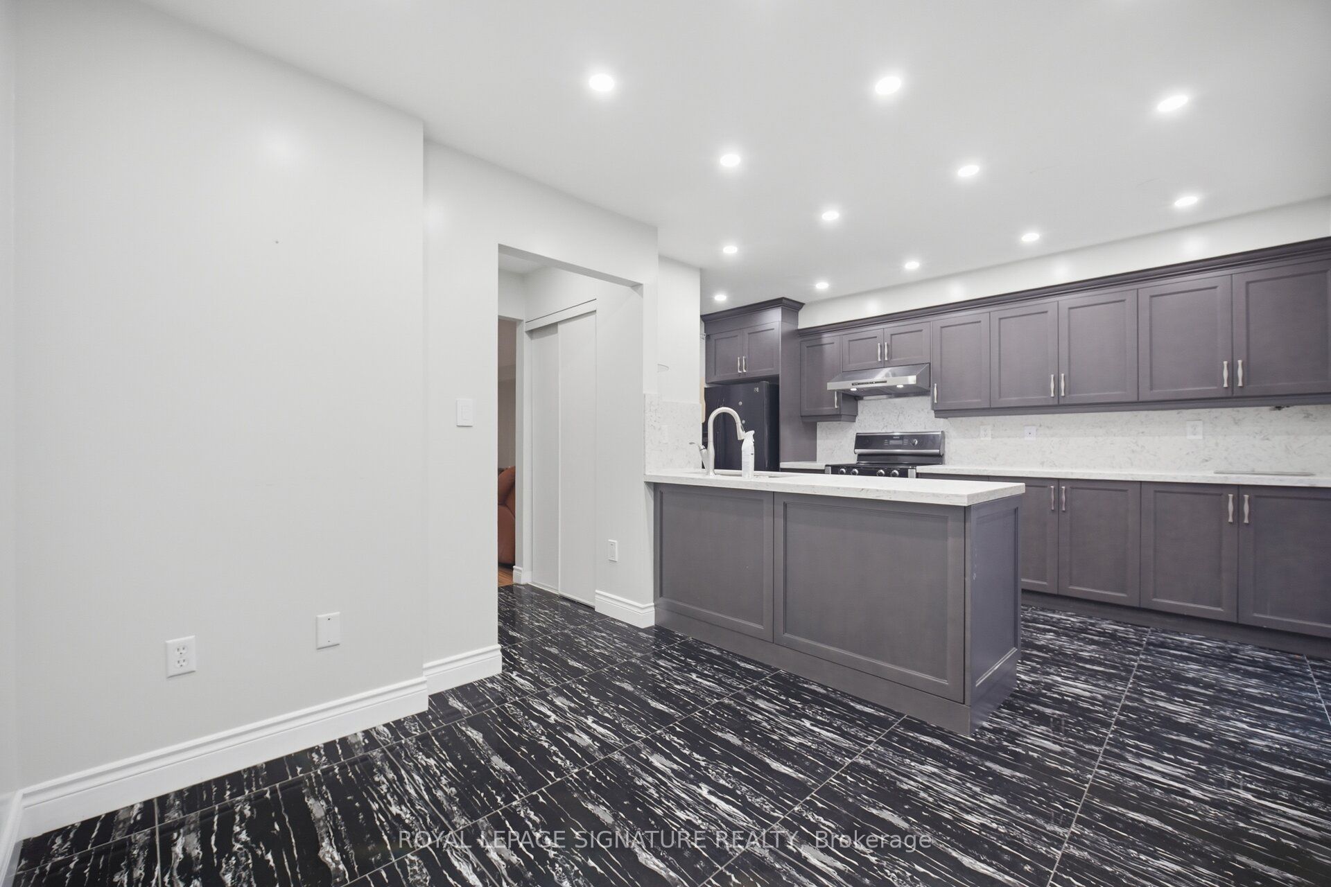 213 Fernforest Drive Property Photo 17