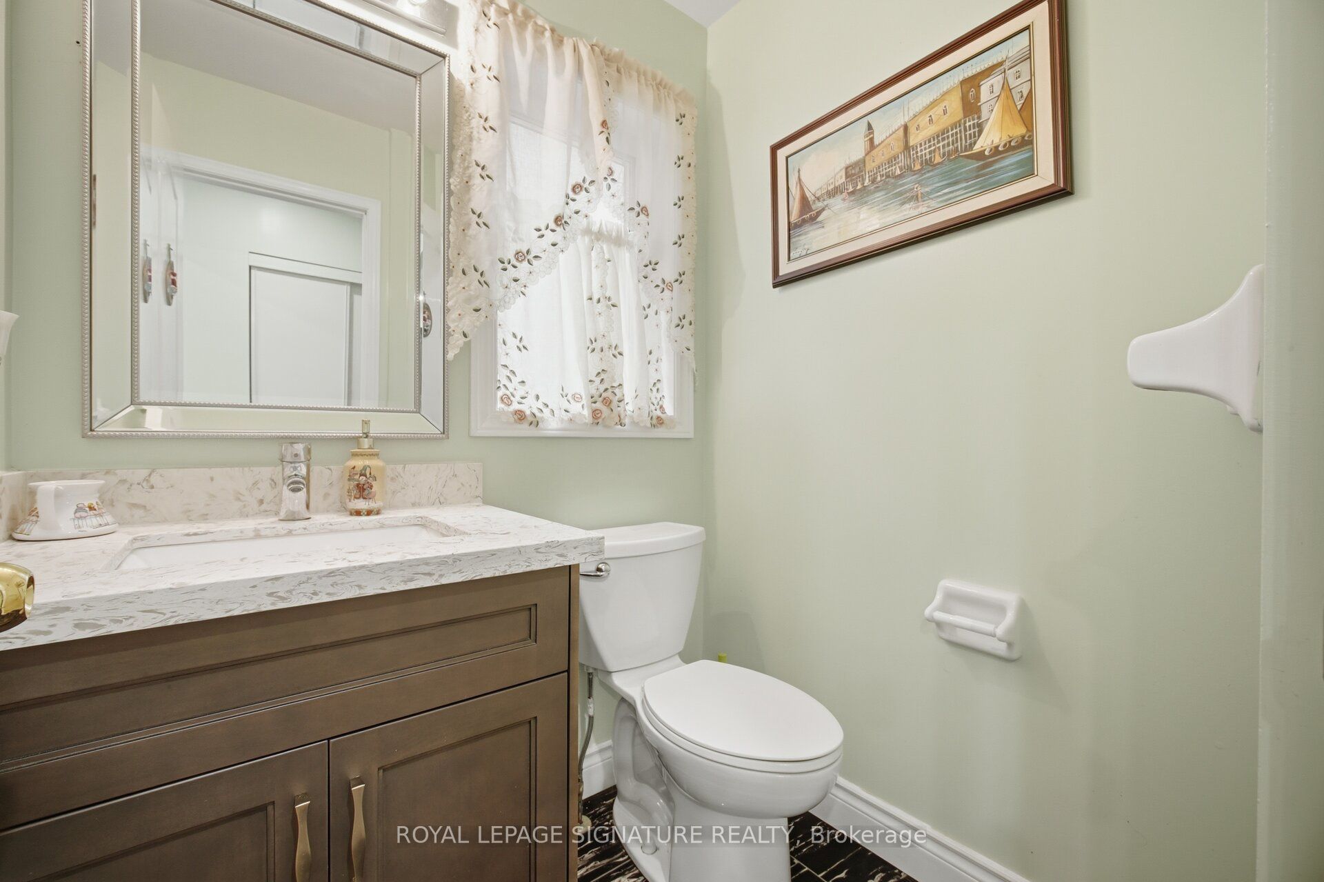 213 Fernforest Drive Property Photo 18