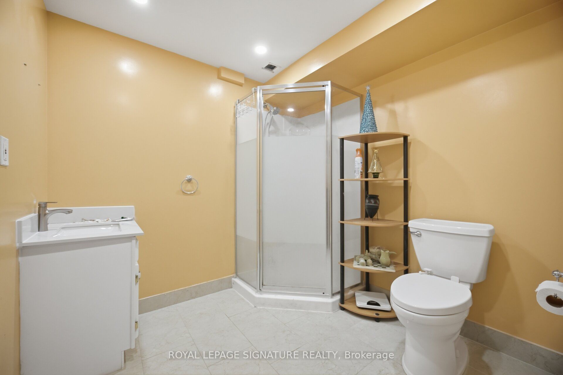 213 Fernforest Drive Property Photo 34