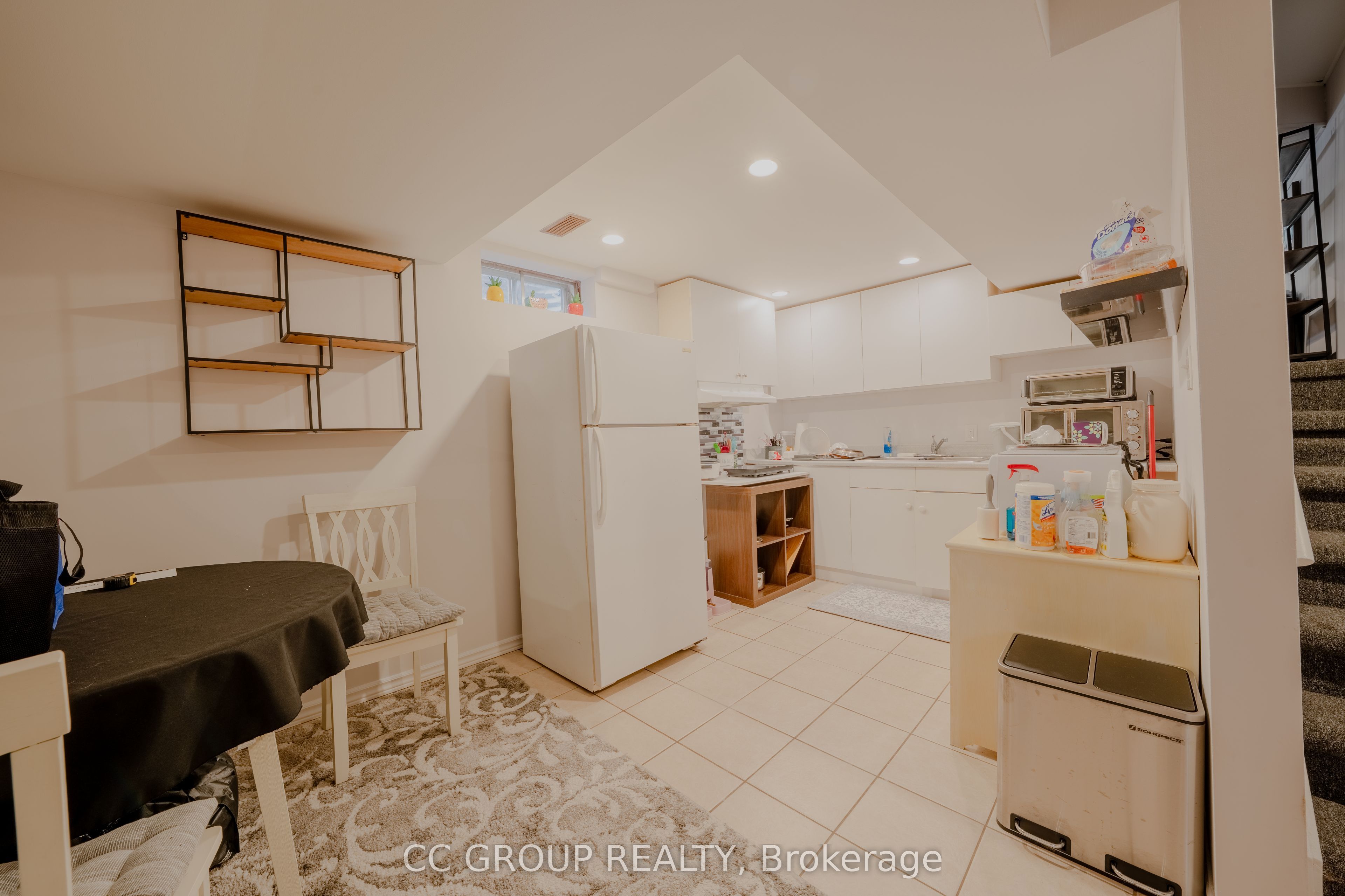 3350 Delfi Road Lower Property Photo 6
