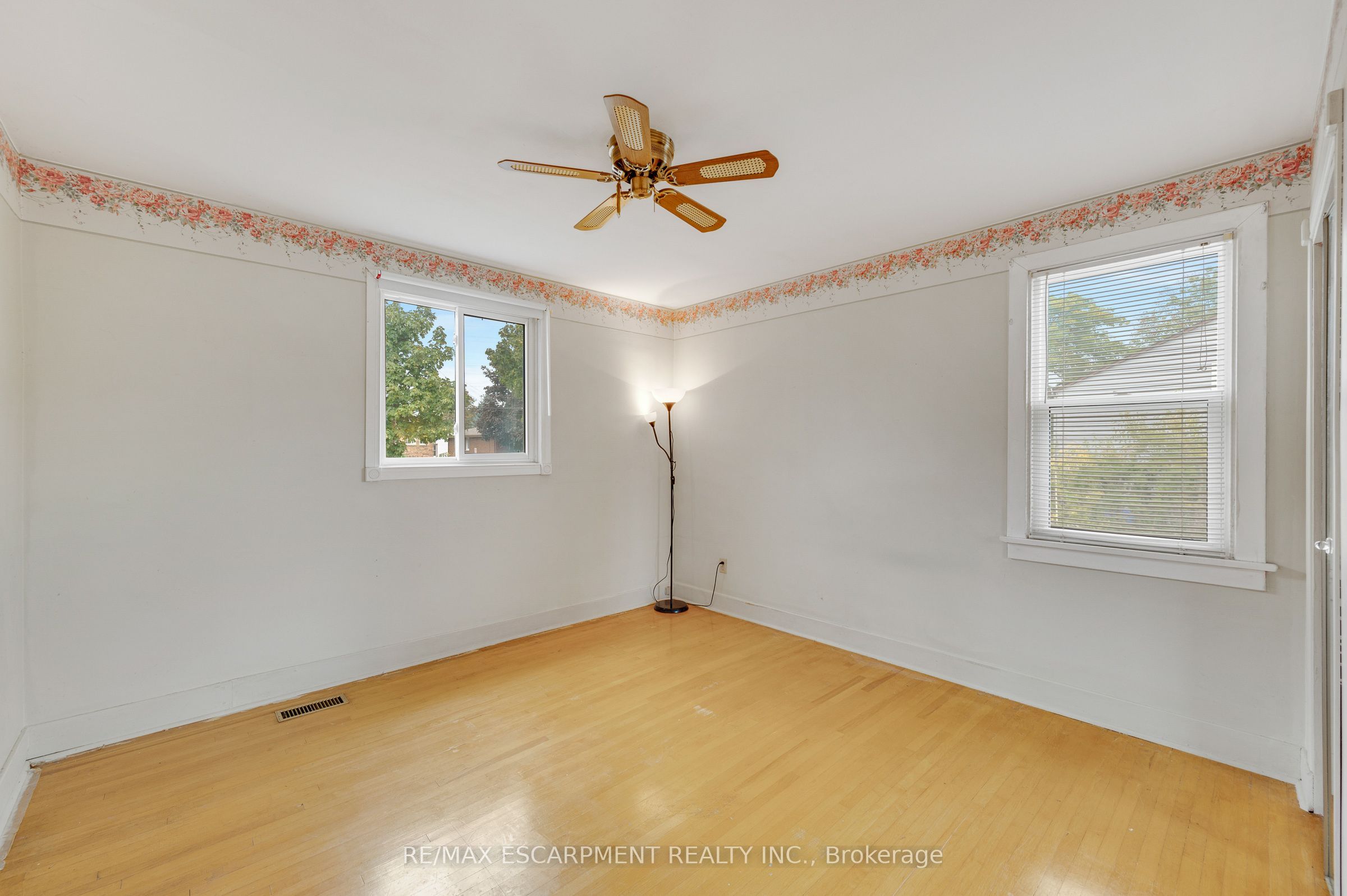 1388/1390 Leighland Road Property Photo 7