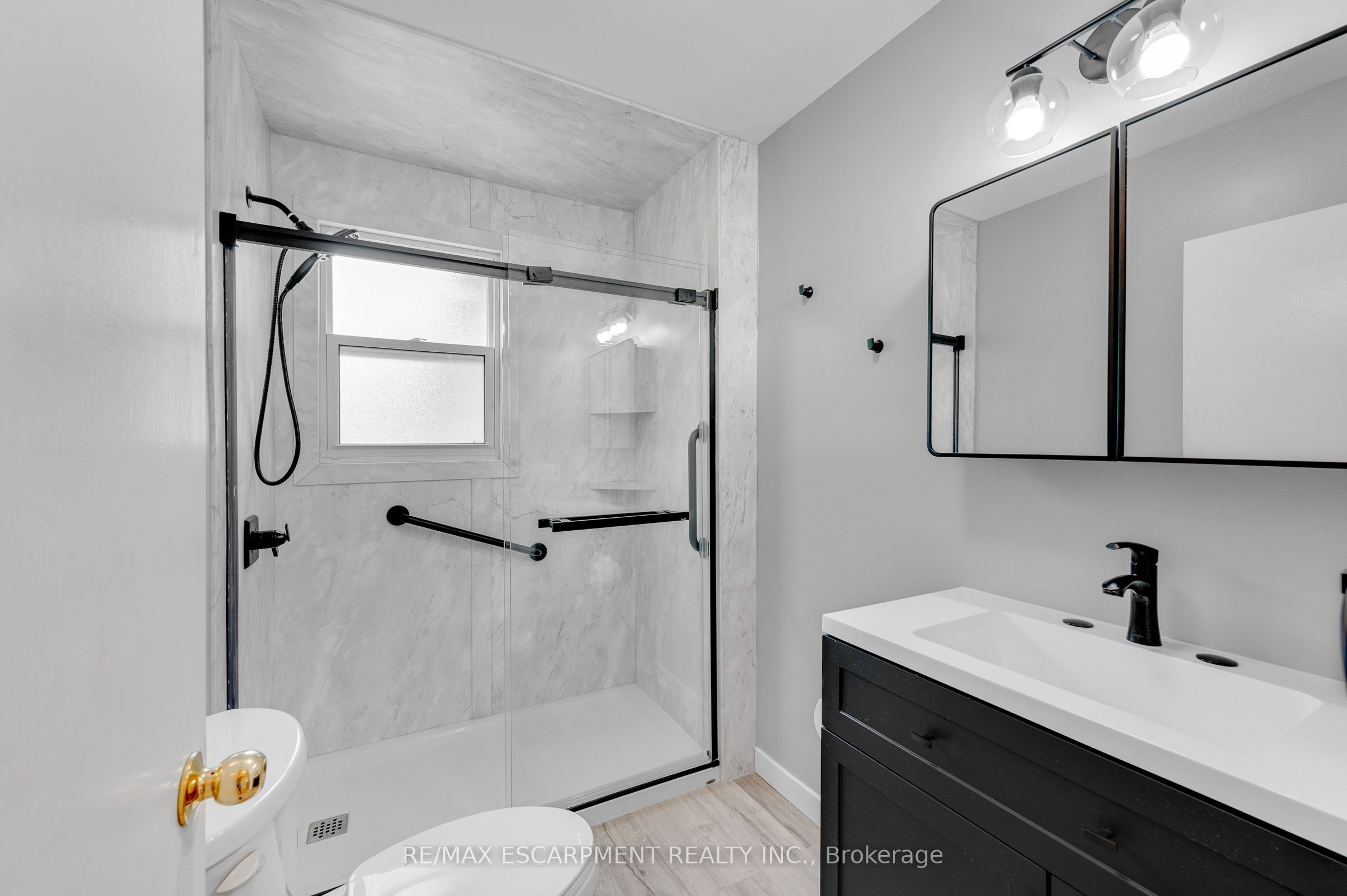 1388/1390 Leighland Road Property Photo 8