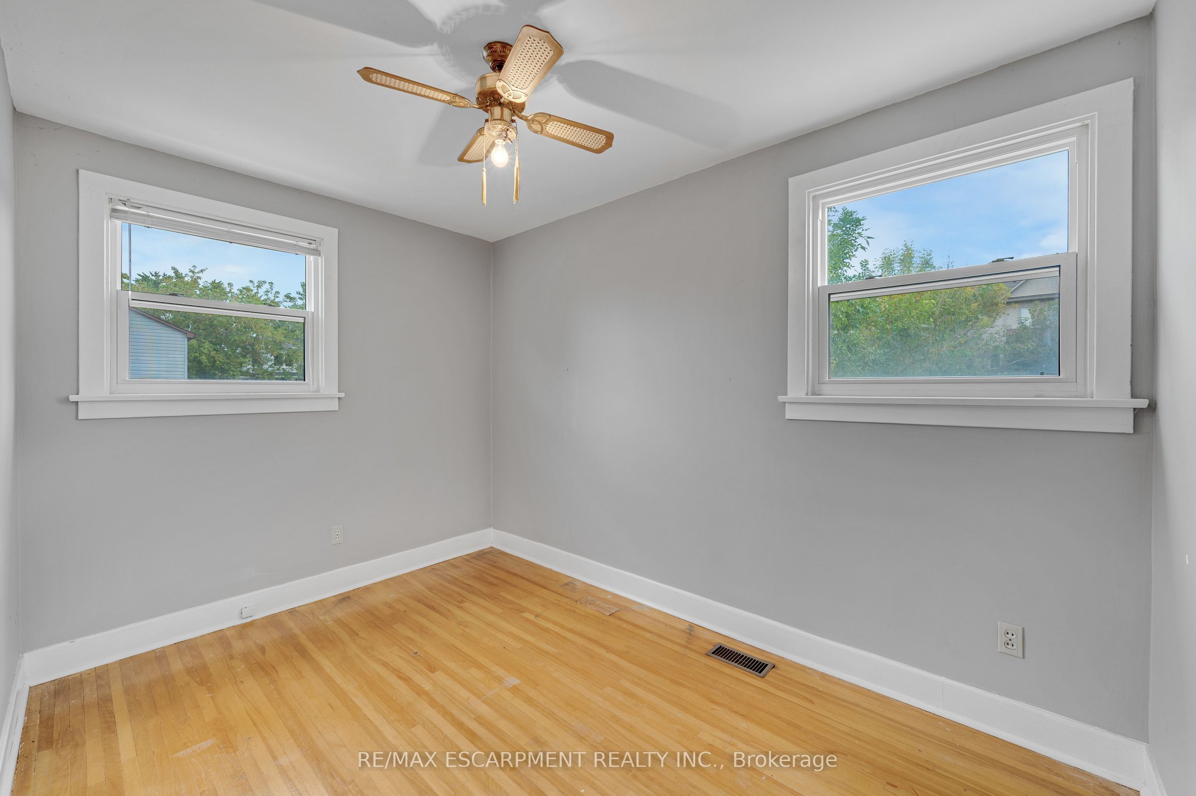 1388/1390 Leighland Road Property Photo 10
