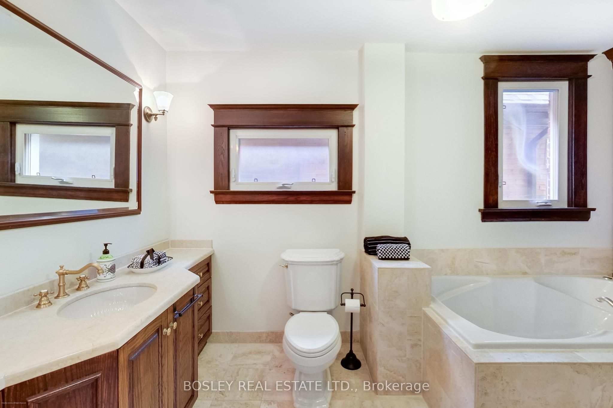 161 Westminster Avenue Property Photo 38