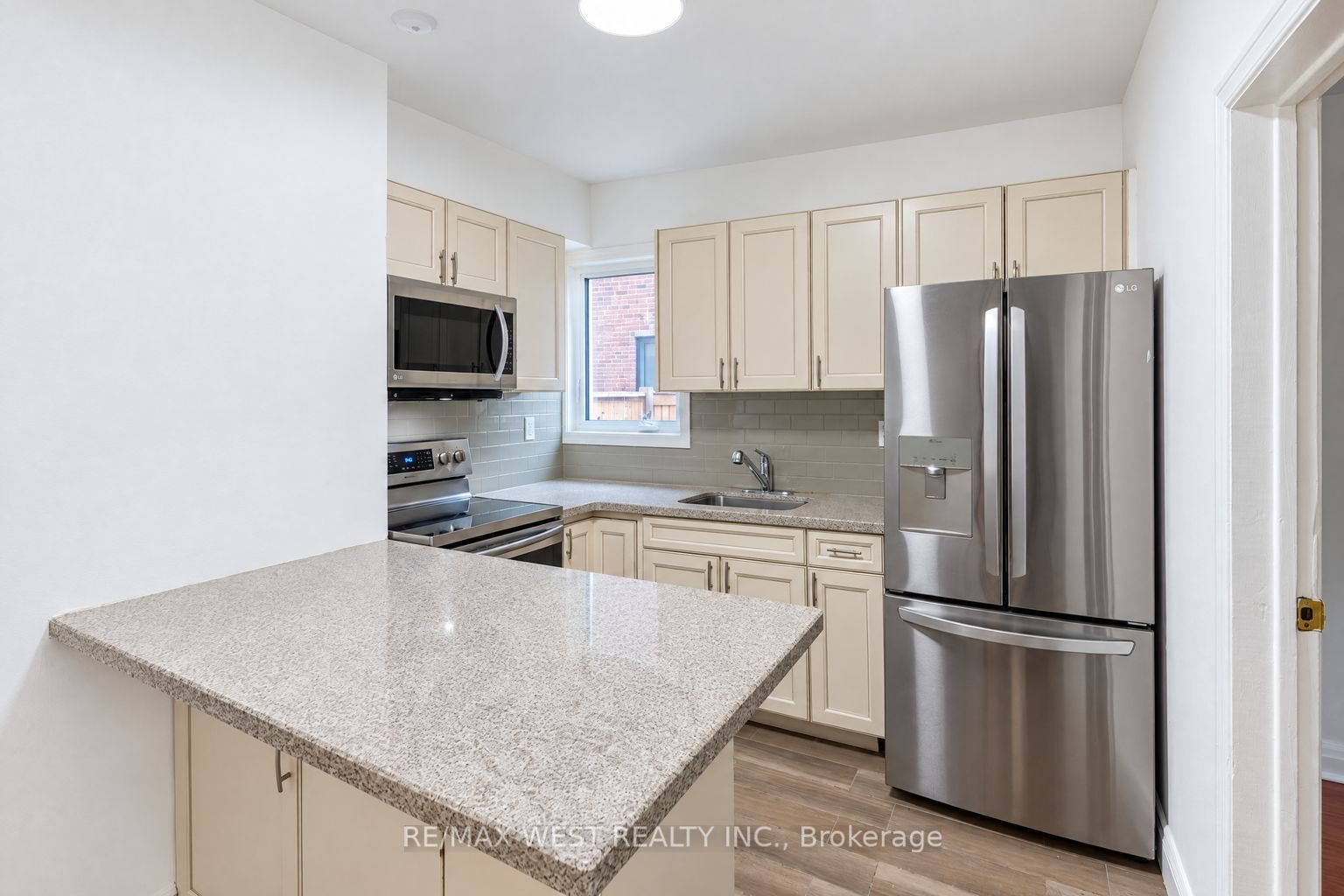 203 Islington Avenue Main Property Photo 4