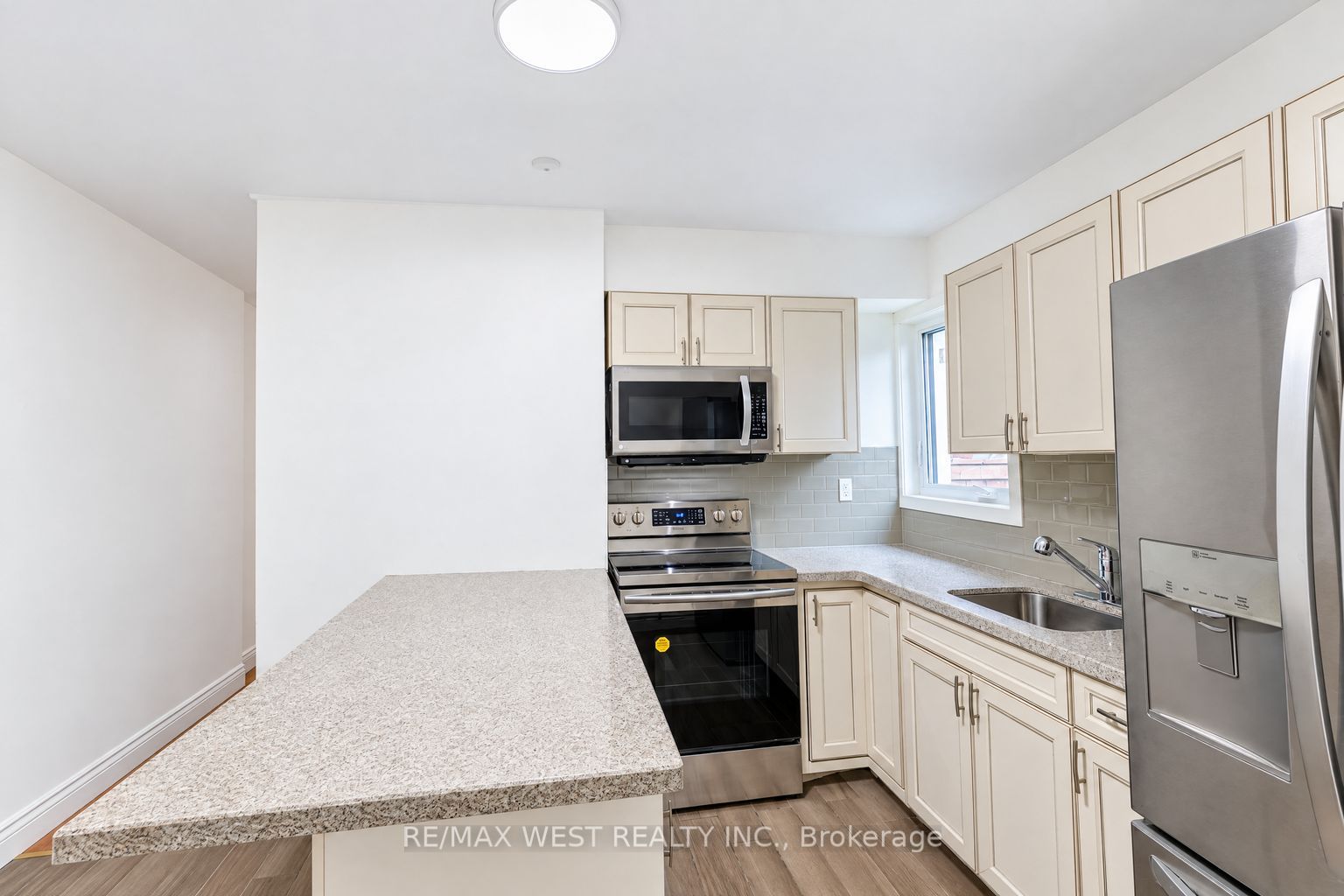 203 Islington Avenue Main Property Photo 5