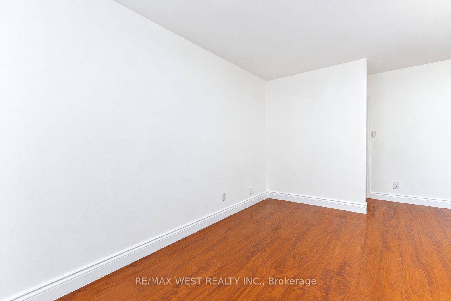 203 Islington Avenue Main Property Photo 9
