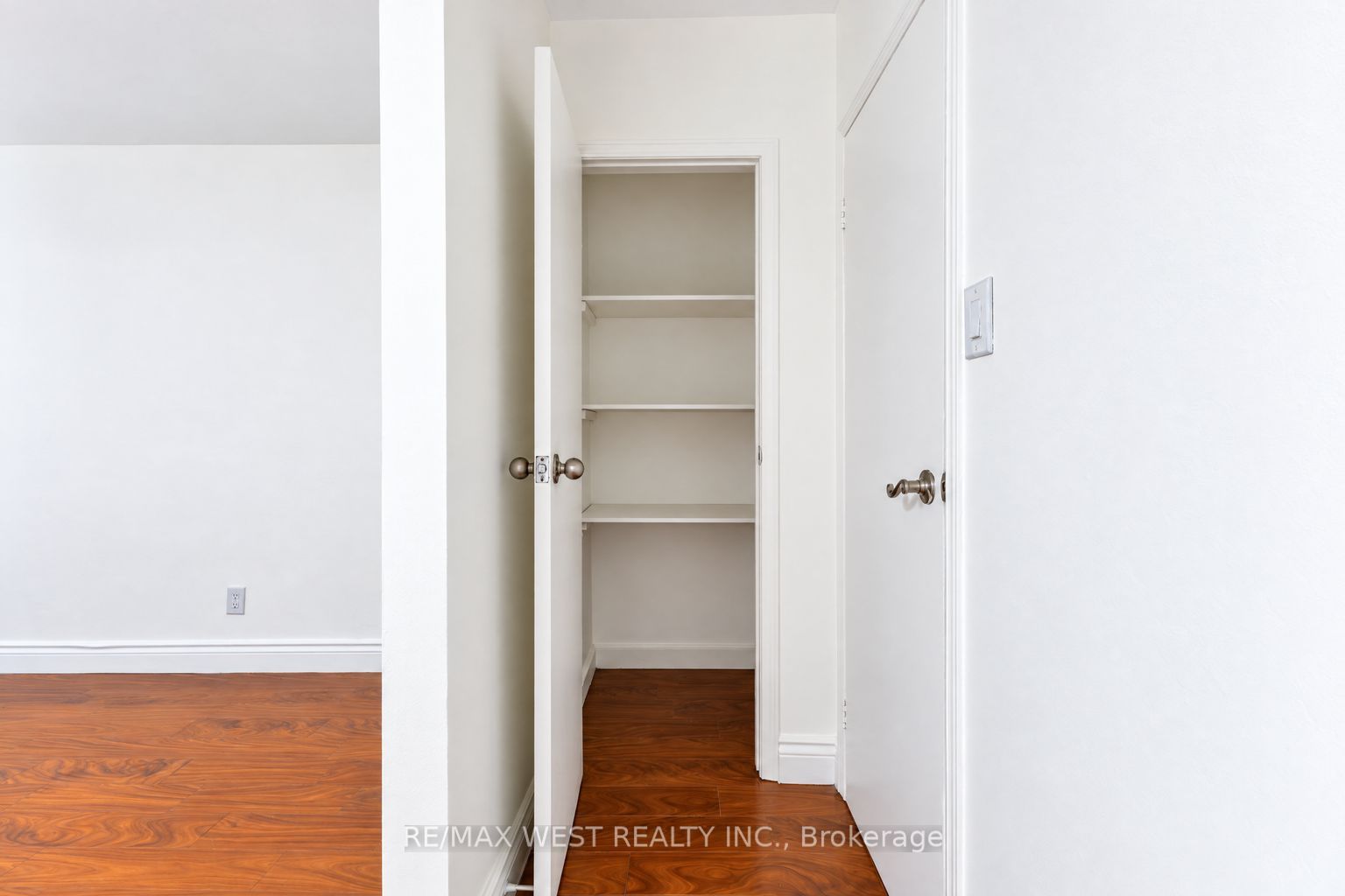 203 Islington Avenue Main Property Photo 11