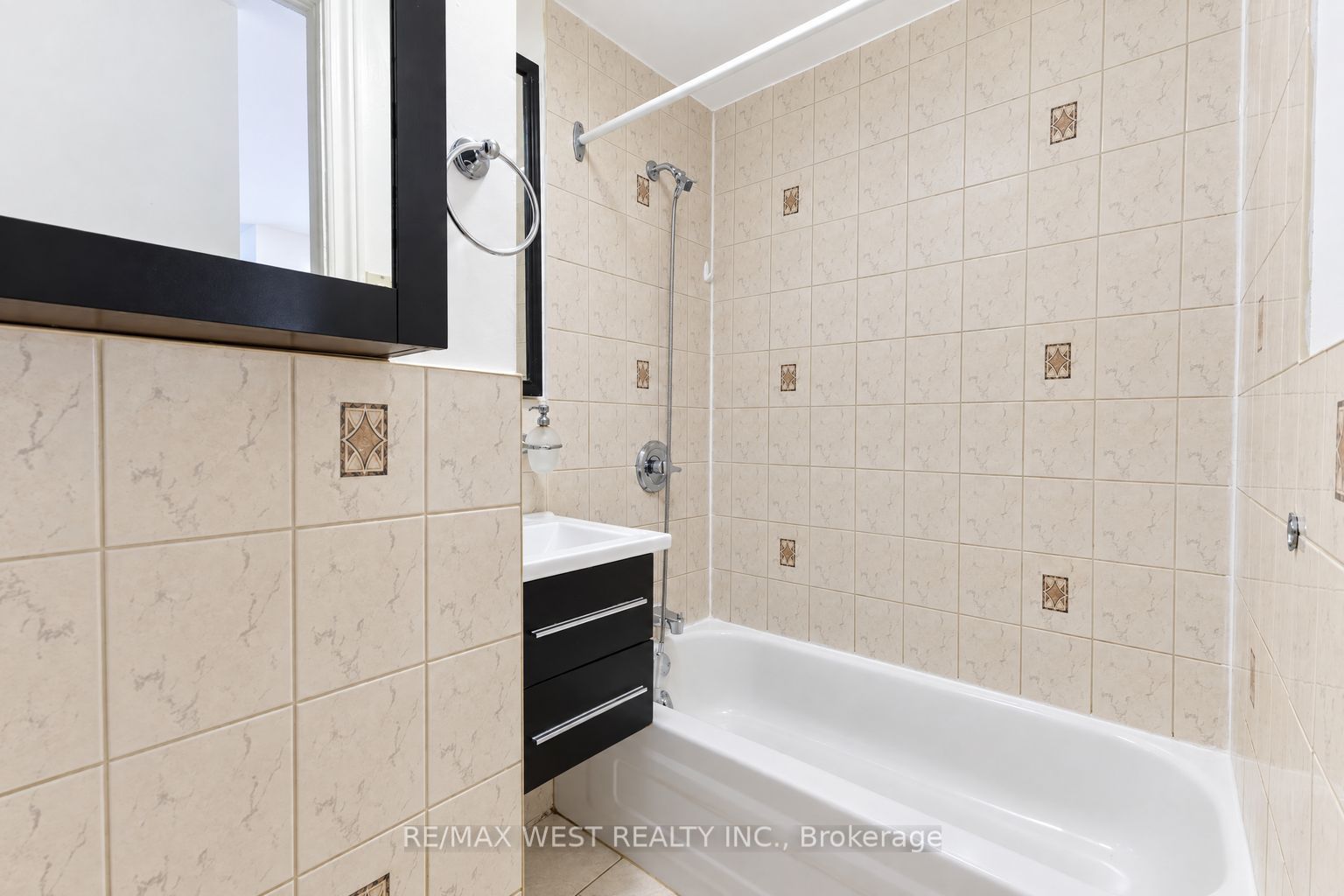 203 Islington Avenue Main Property Photo 20