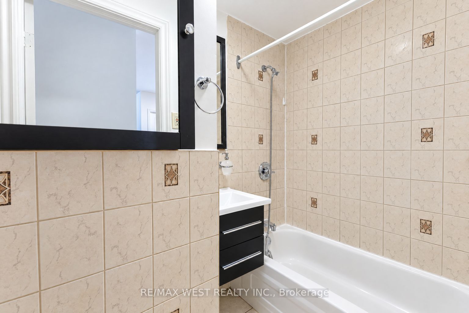 203 Islington Avenue Main Property Photo 21